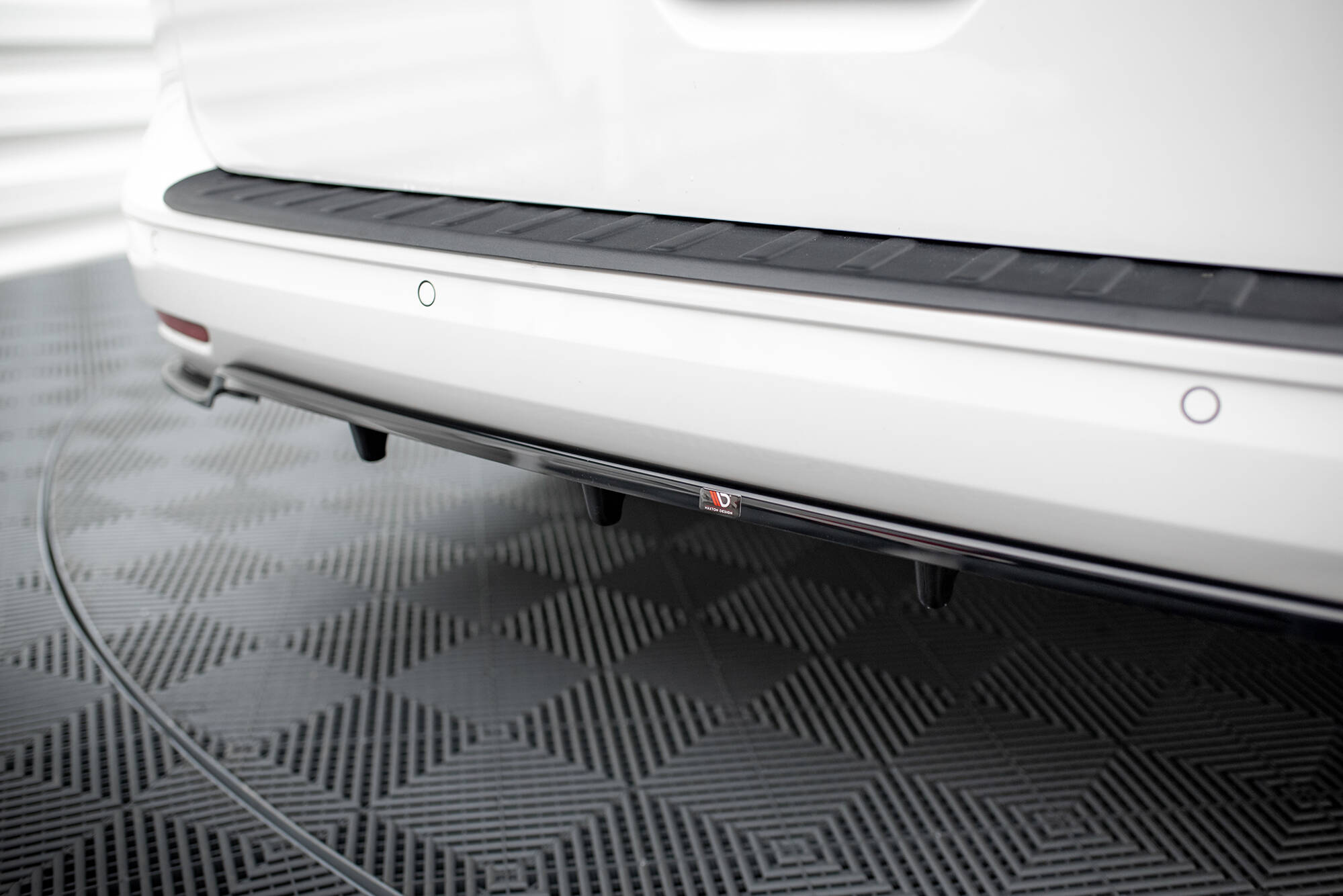 Rear Splitter (with vertical bars) Volkswagen Caddy Maxi Mk5 - Image 3