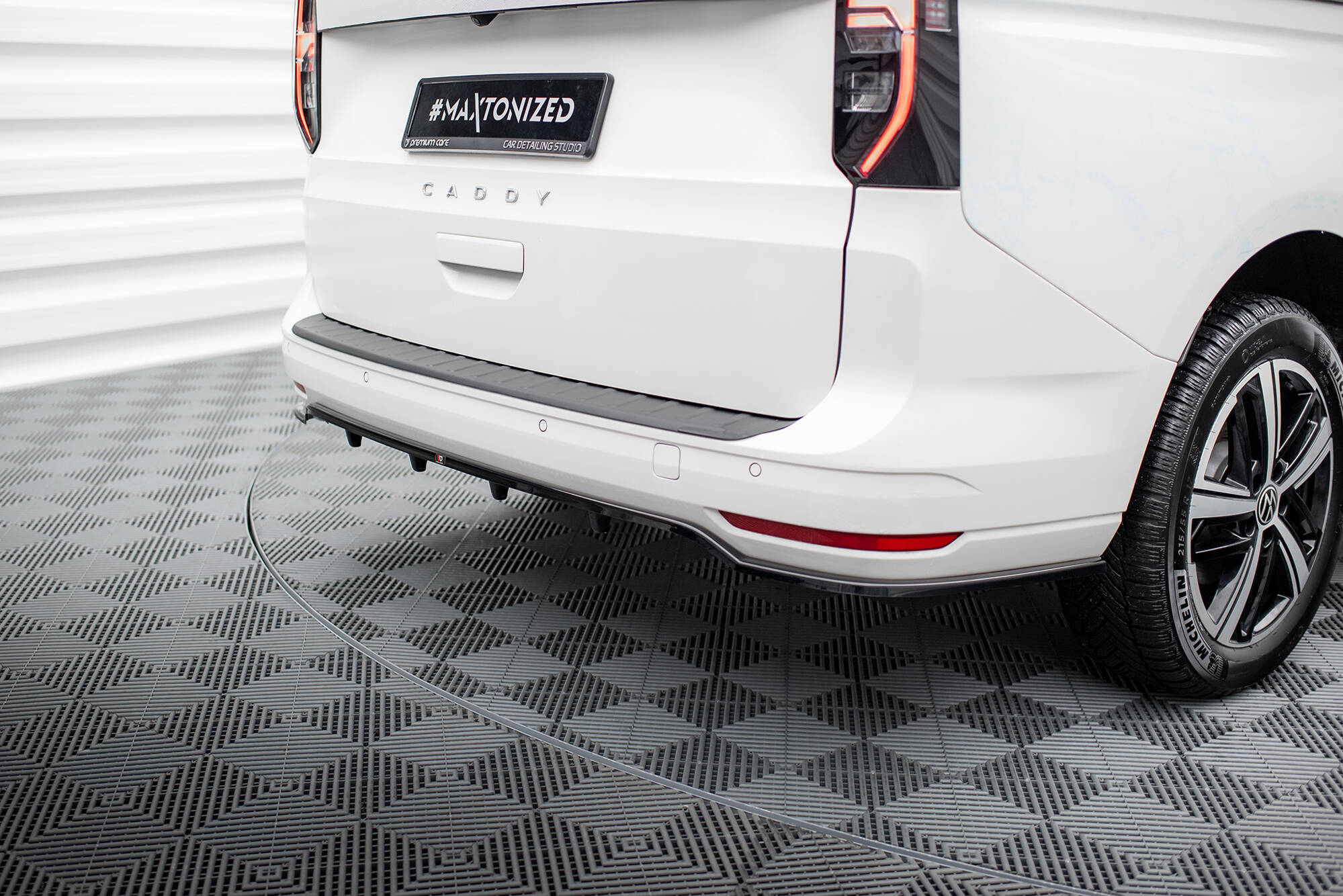 Rear Splitter (with vertical bars) Volkswagen Caddy Maxi Mk5 - Image 2