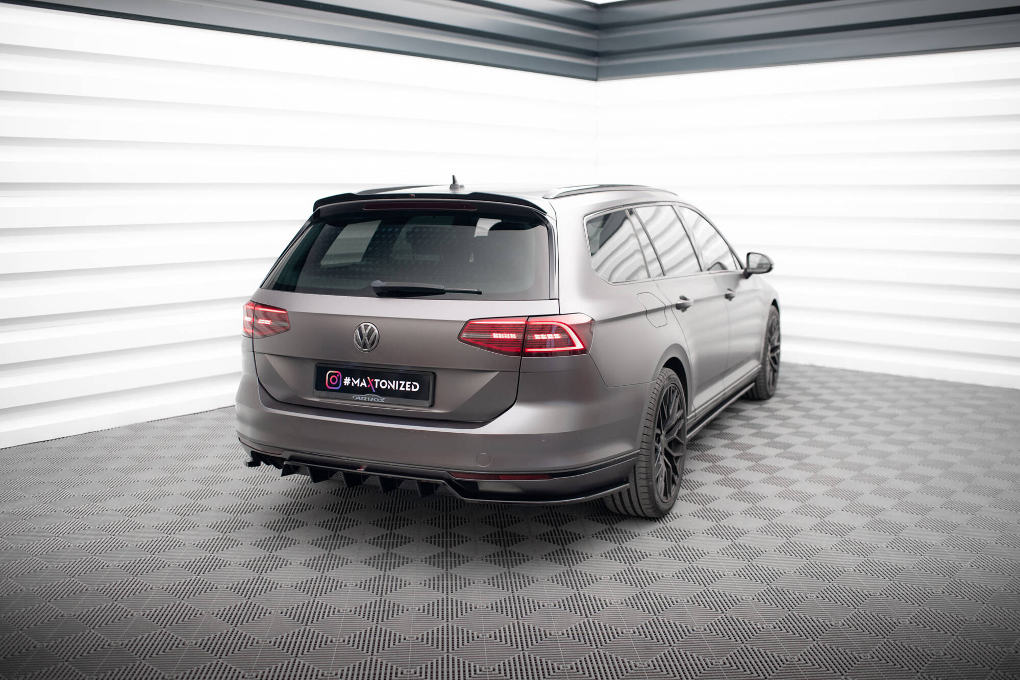 Rear Splitter (with vertical bars) Volkswagen Passat R-Line B8 - Image 2