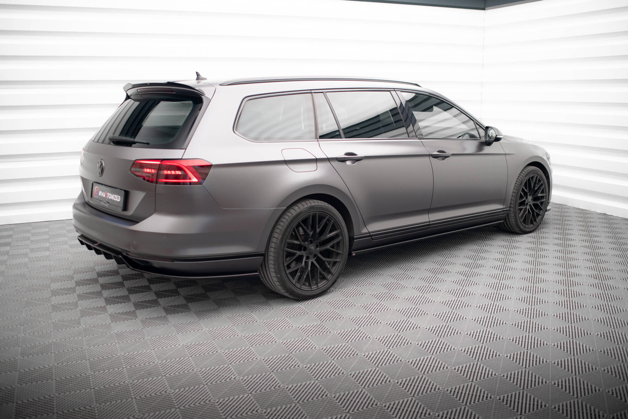 Rear Splitter (with vertical bars) Volkswagen Passat R-Line B8 - Image 3