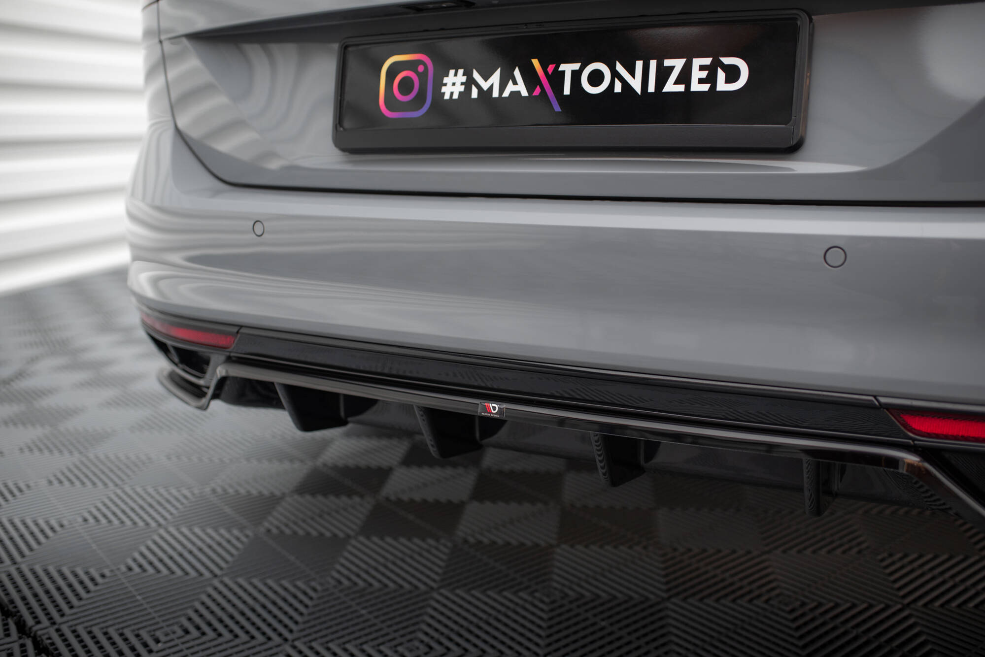 Rear Splitter (with vertical bars) Volkswagen Passat R-Line B8 Facelift - Image 2