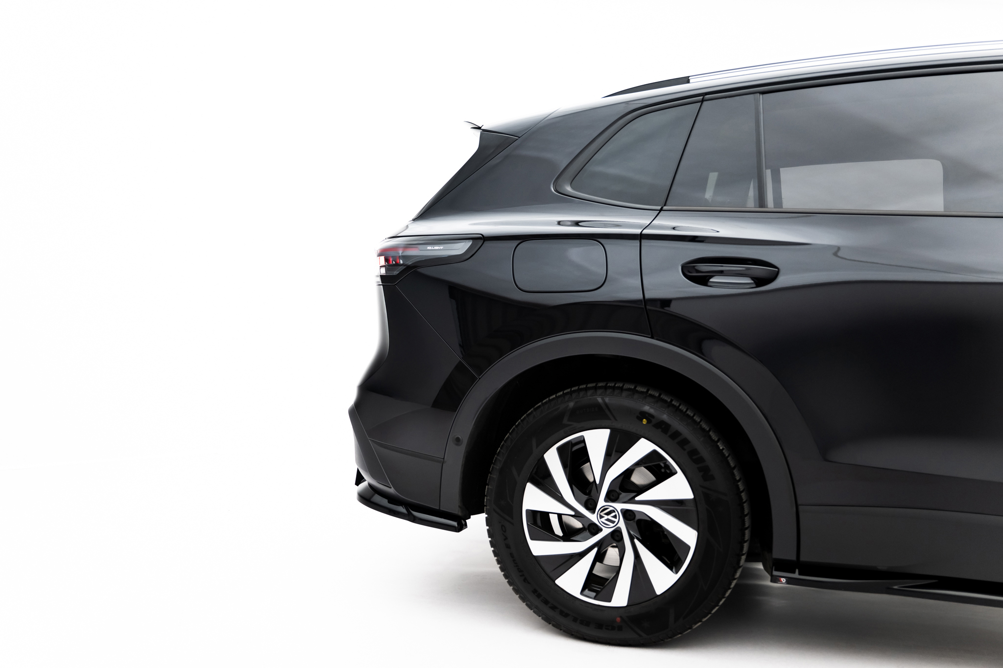 Rear Splitter (with vertical bars) Volkswagen Tiguan Mk3 - Image 4