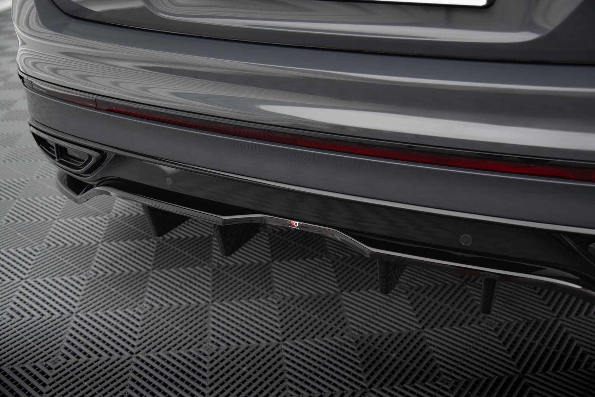 Rear Splitter (with vertical bars) Volkswagen Tiguan R-Line Mk2 Facelift - Image 3