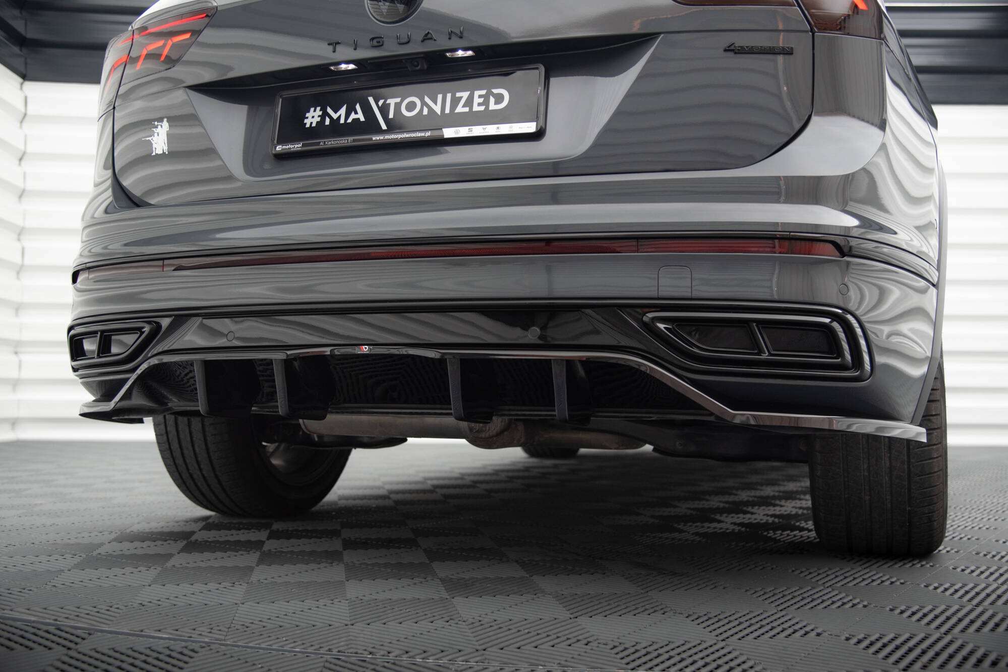 Rear Splitter (with vertical bars) Volkswagen Tiguan R-Line Mk2 Facelift - Image 4