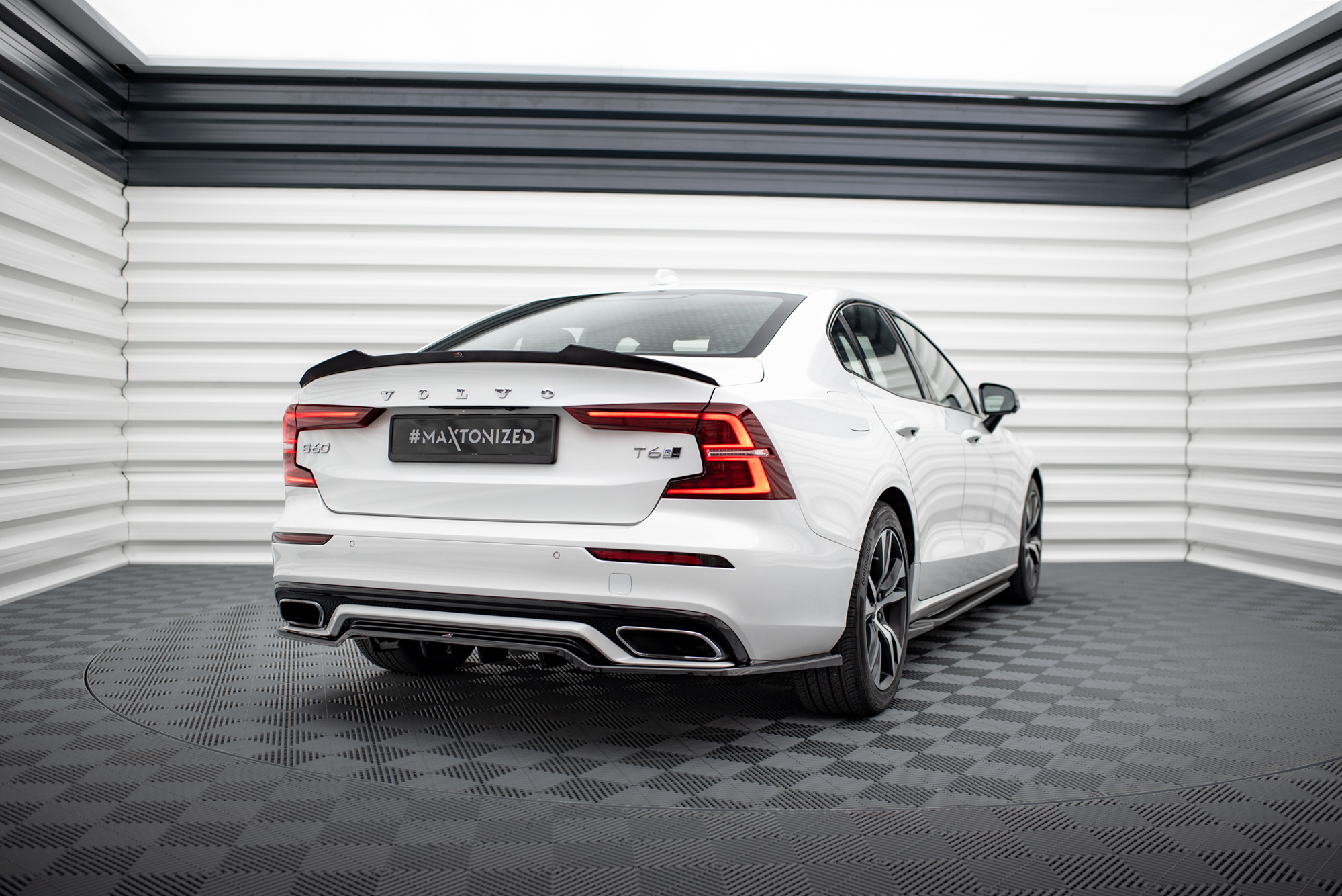 Rear Splitter (with vertical bars) Volvo S60/V60 R-Design Mk3 - Image 2