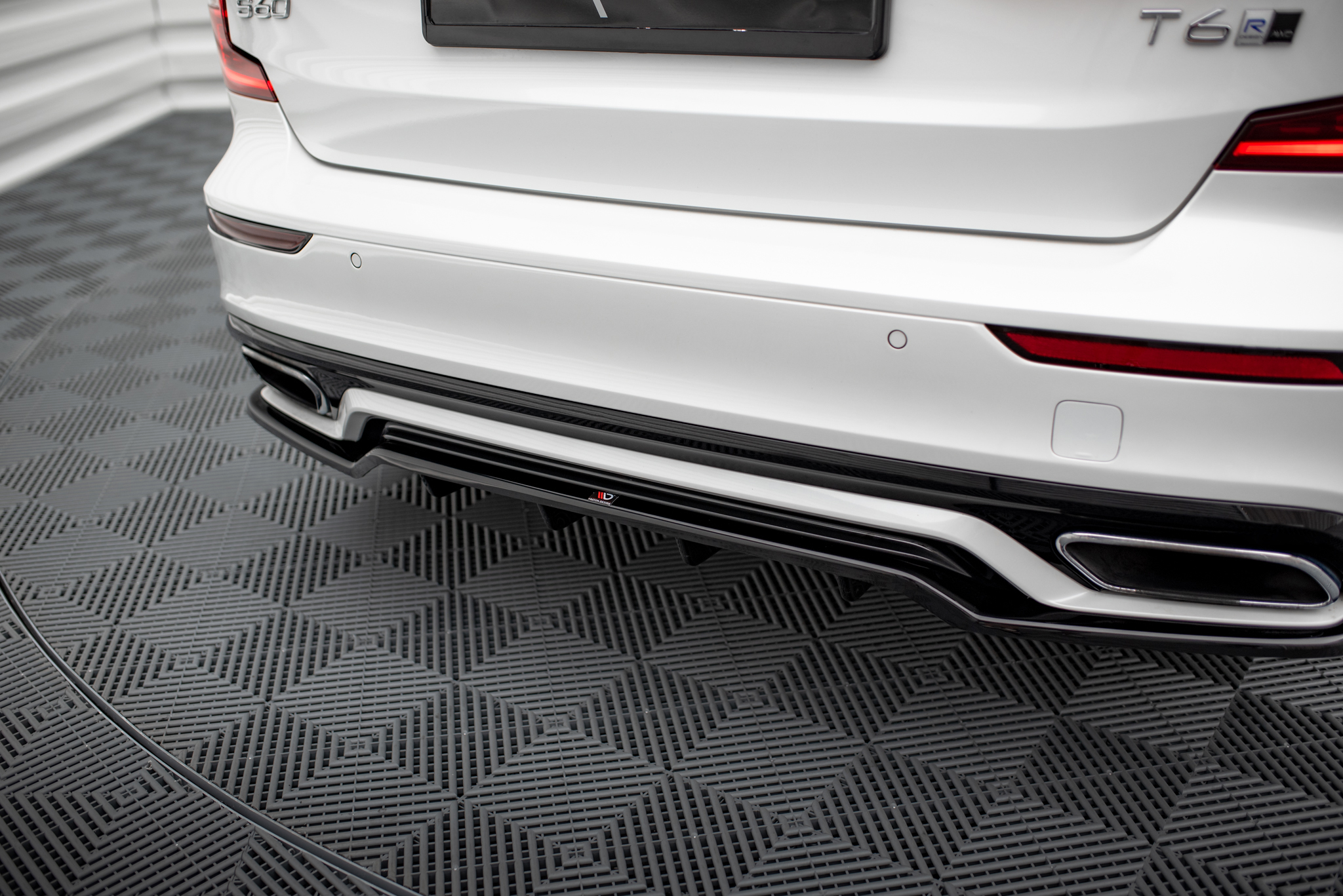 Rear Splitter (with vertical bars) Volvo S60/V60 R-Design Mk3 - Image 3