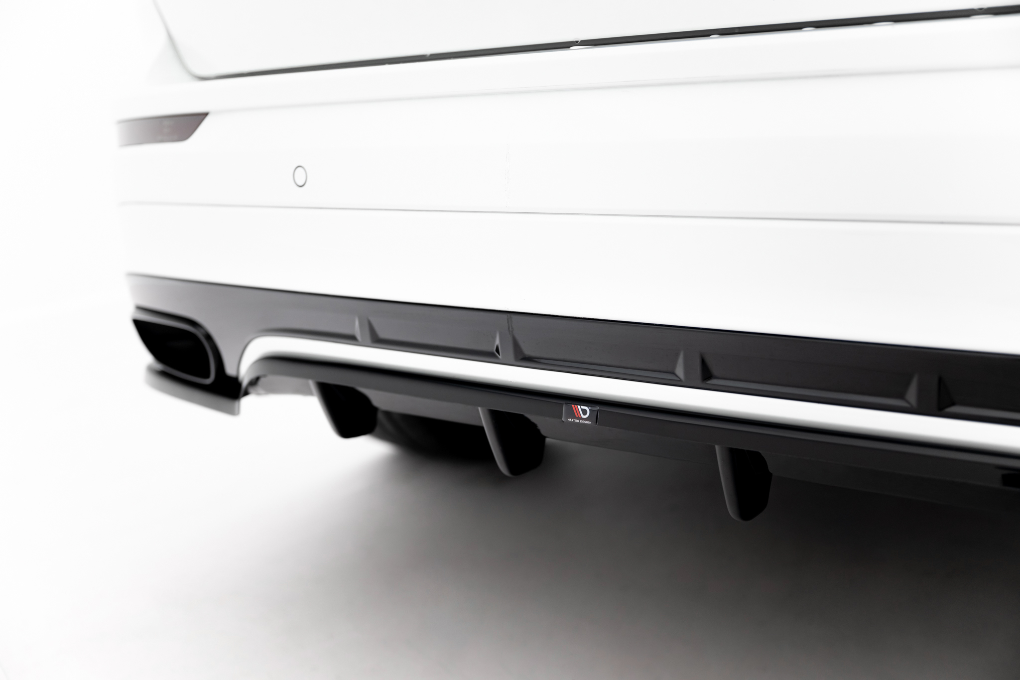Rear Splitter (with vertical bars) Volvo XC60 Mk2 R-Design - Image 3