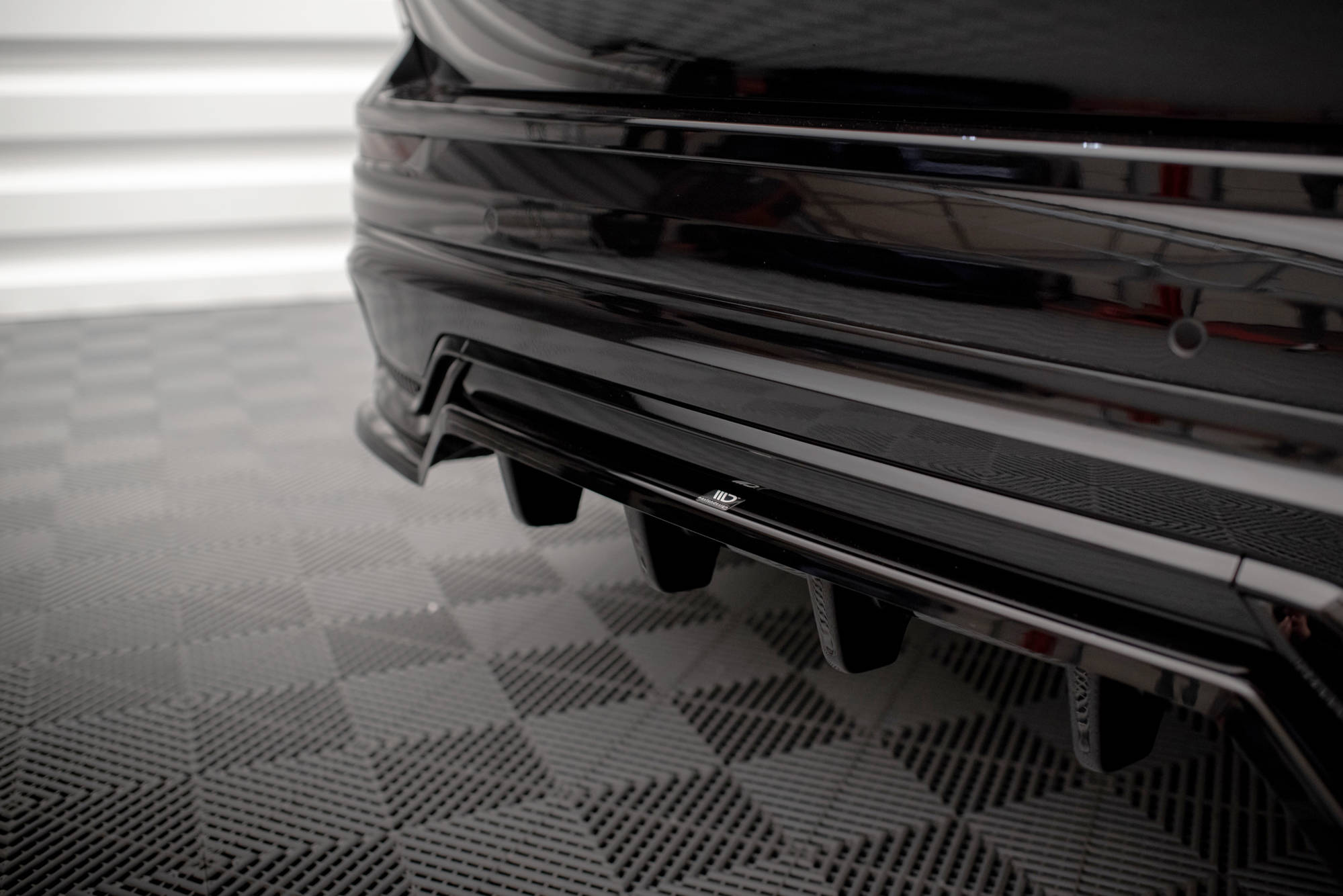 Rear Splitter (with vertical bars) Volvo XC60 R-Design Mk2 Facelift - Image 3