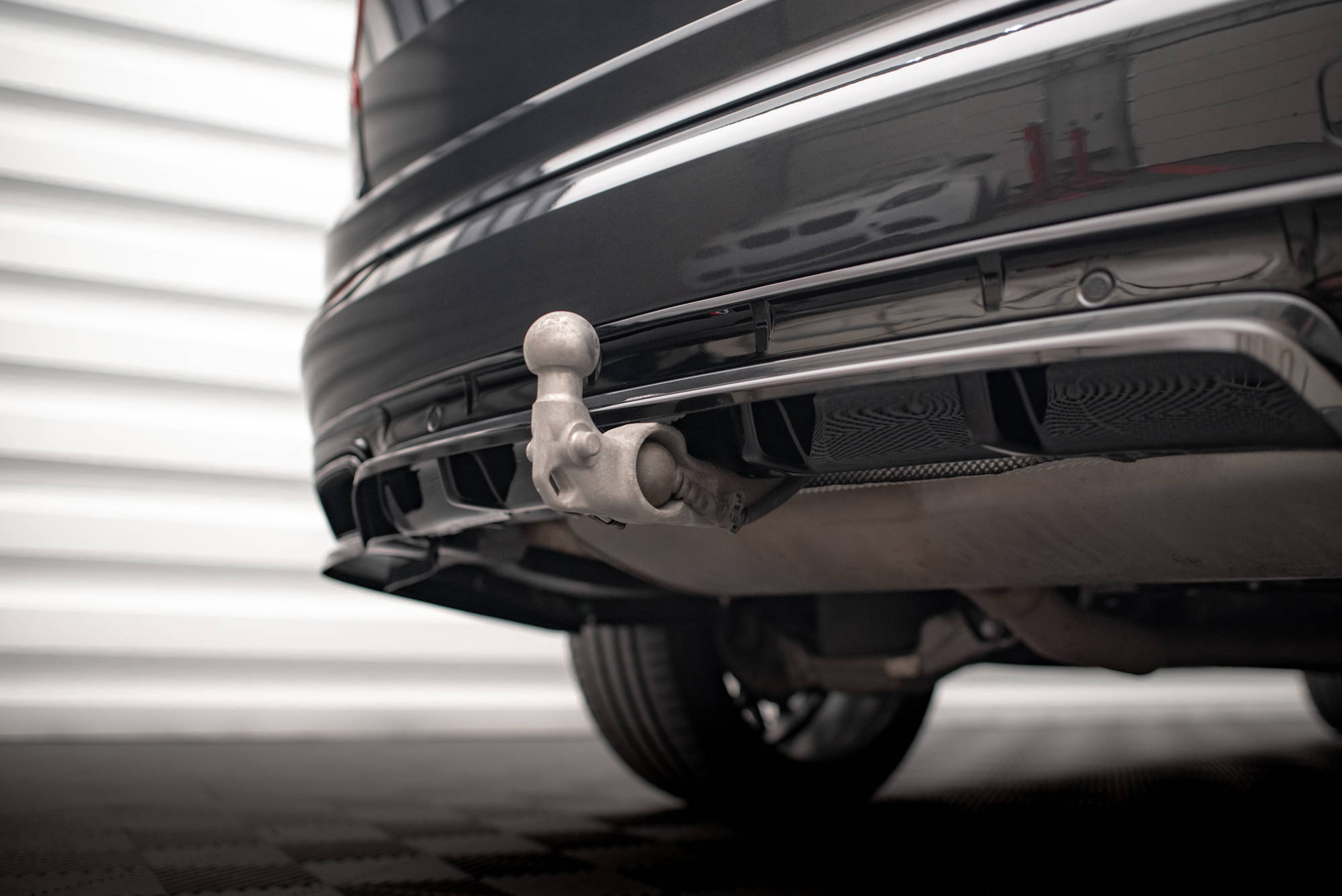 Rear Splitter (with vertical bars) Volvo XC90 R-Design Mk2 Facelift - Image 2