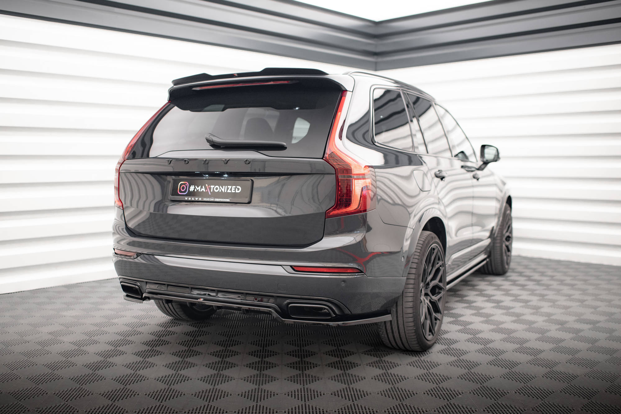 Rear Splitter (with vertical bars) Volvo XC90 R-Design Mk2 Facelift - Image 3