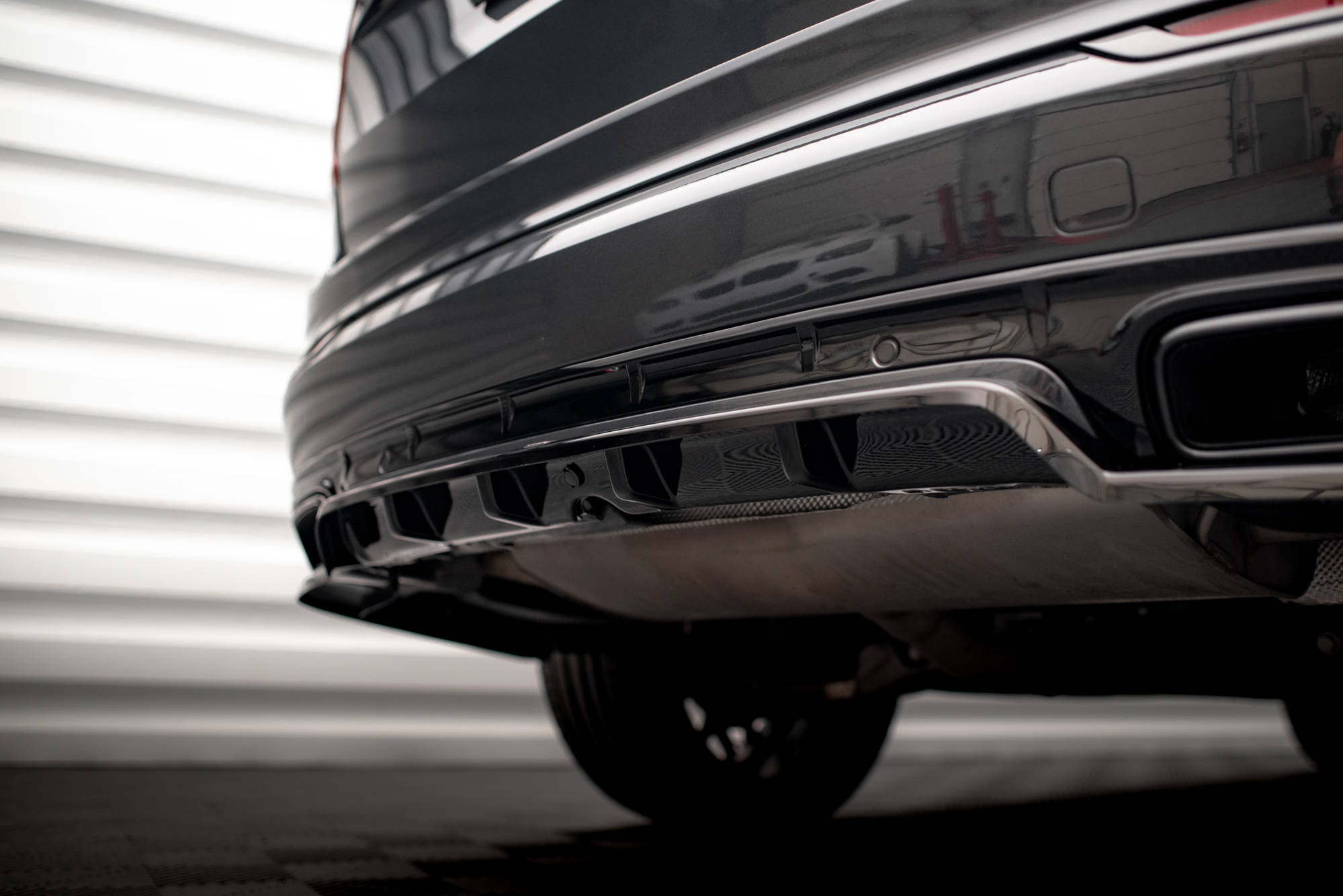 Rear Splitter (with vertical bars) Volvo XC90 R-Design Mk2 Facelift - Image 5