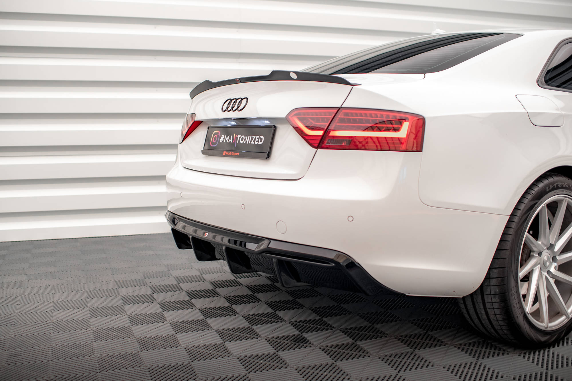 Rear Valance Audi A5 8T Facelift (Version with dual exhausts on one side) - Image 4