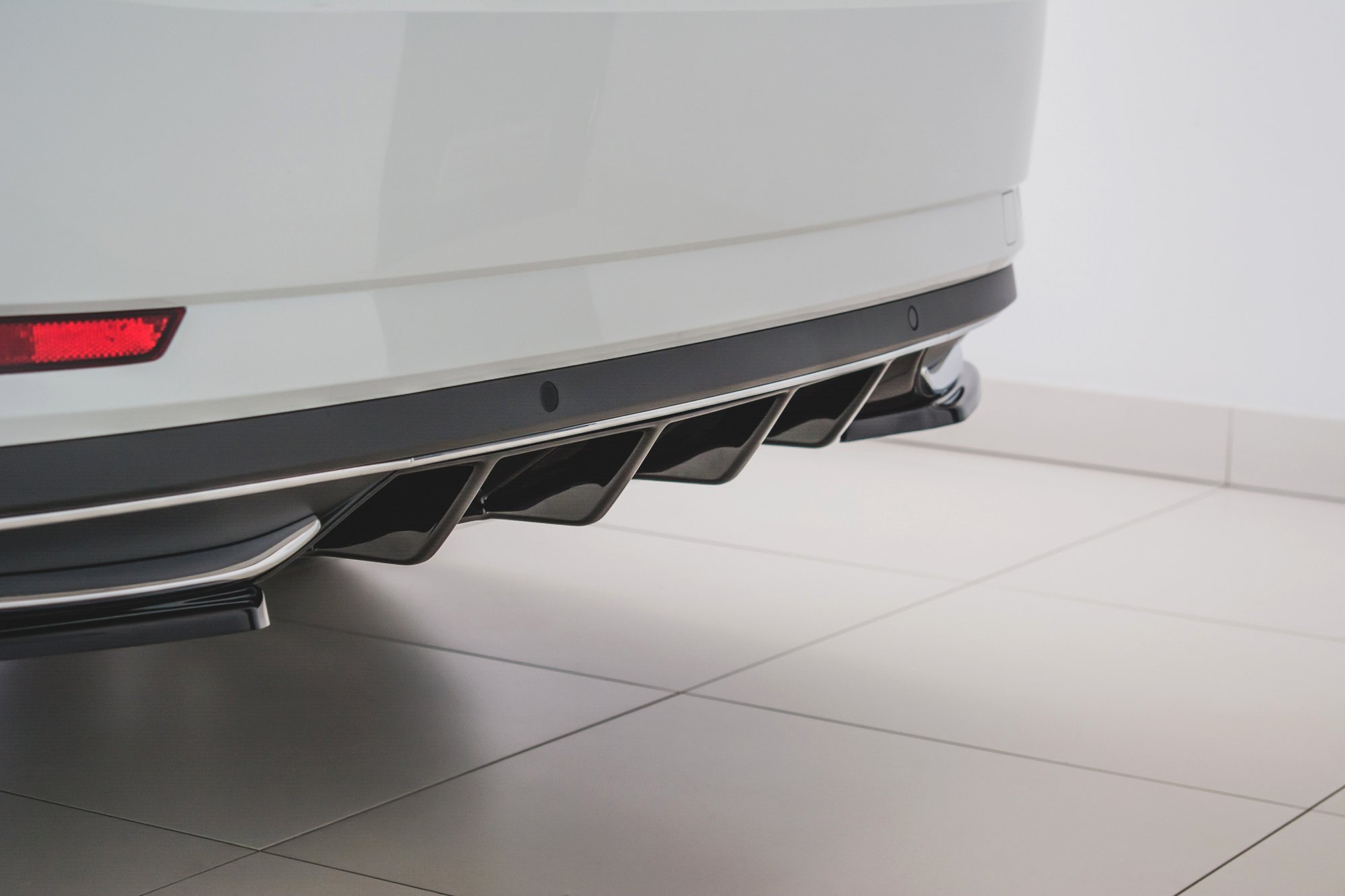 Rear Valance Skoda Superb Liftback / Combi Mk3 FL - Image 3