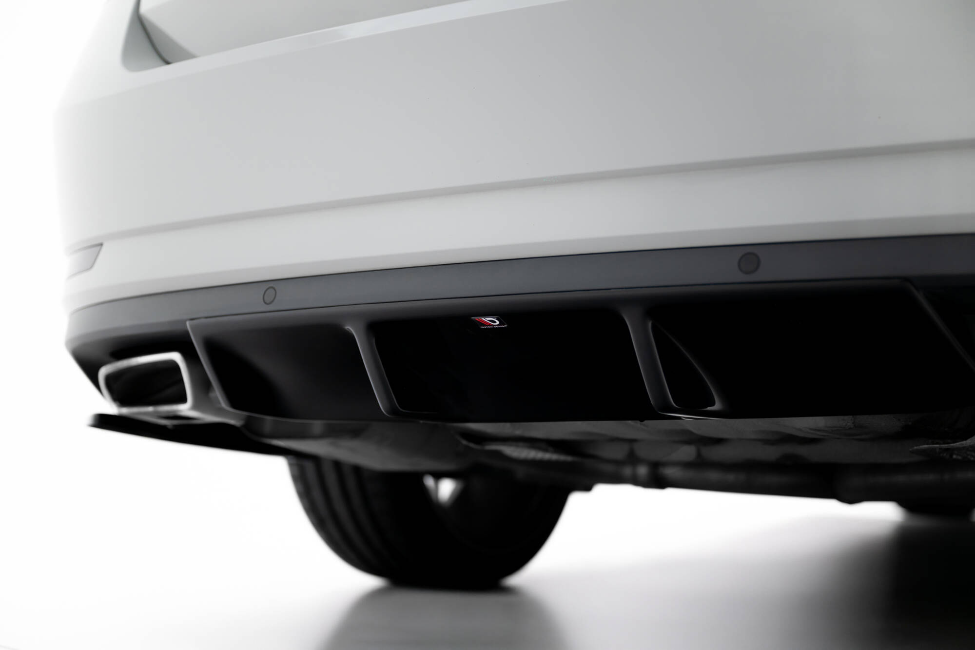Rear Valance V.1 Skoda Superb Liftback / Combi Mk3 - Image 2