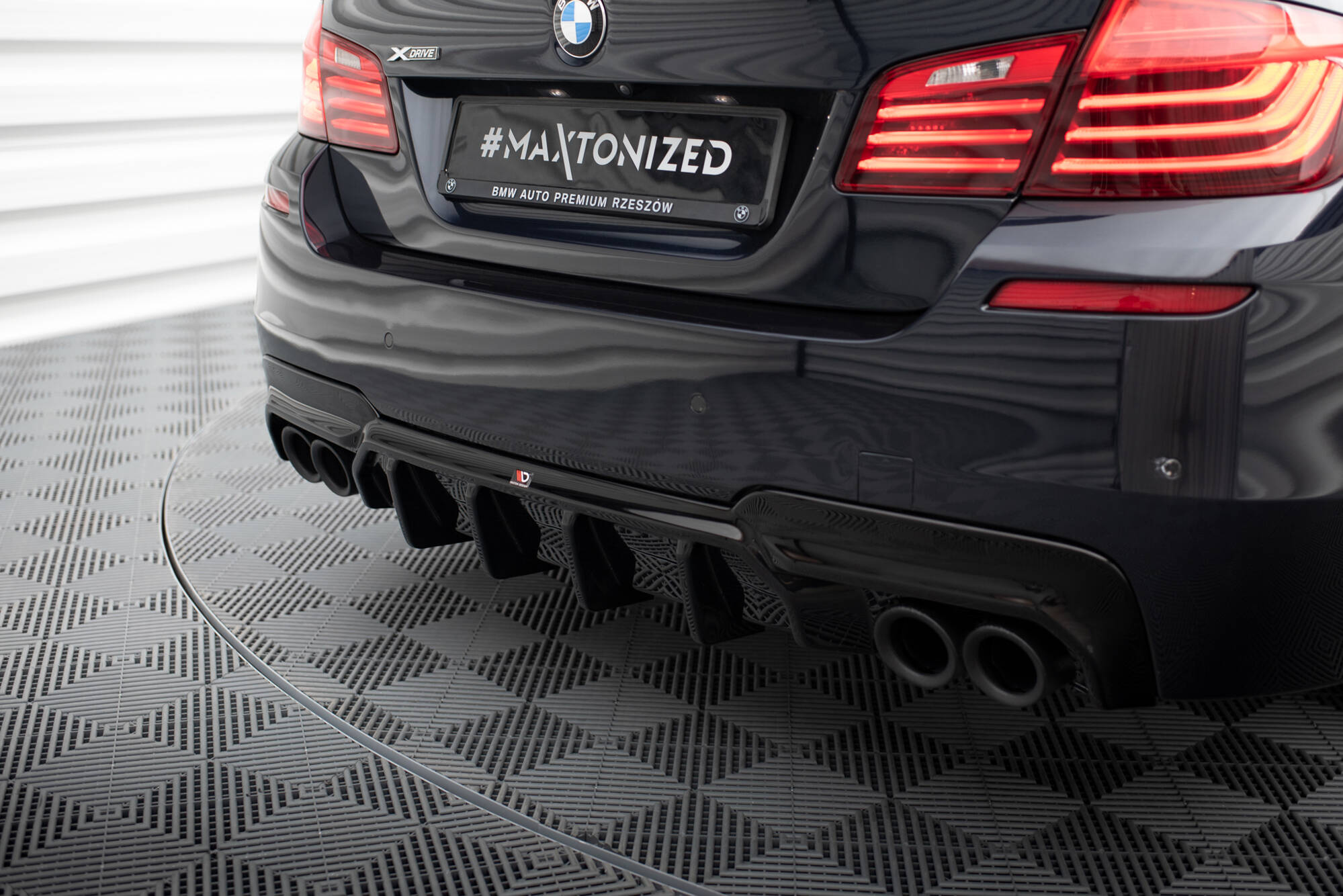 Rear Valance V.2 BMW 5 M-Pack F10 / F11 (Version with two double exhausts) - Image 3