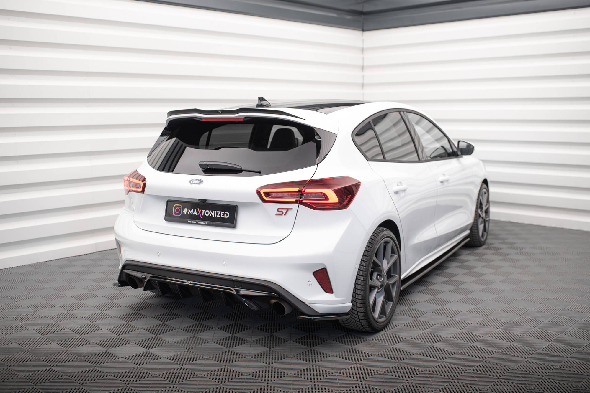 Rear Valance V.2 Ford Focus Hatchback ST Mk4 - Image 3
