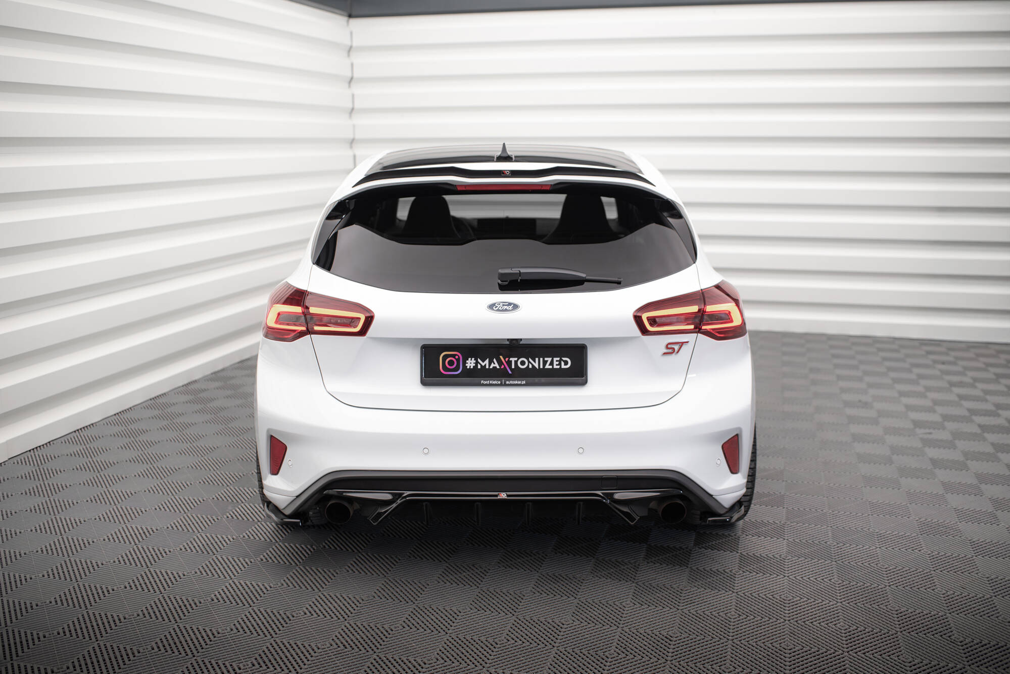 Rear Valance V.2 Ford Focus Hatchback ST Mk4 - Image 2