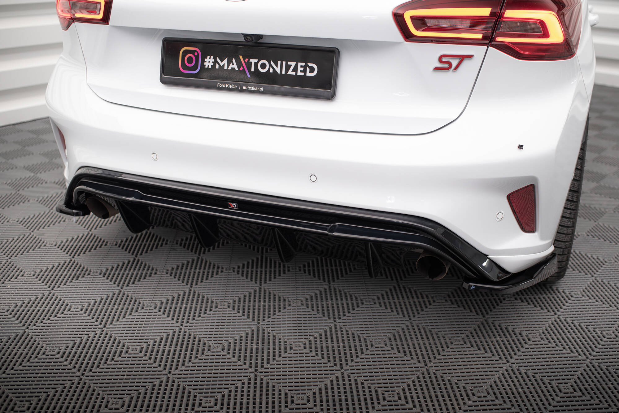Rear Valance V.3 Ford Focus Hatchback ST Mk4 - Image 3