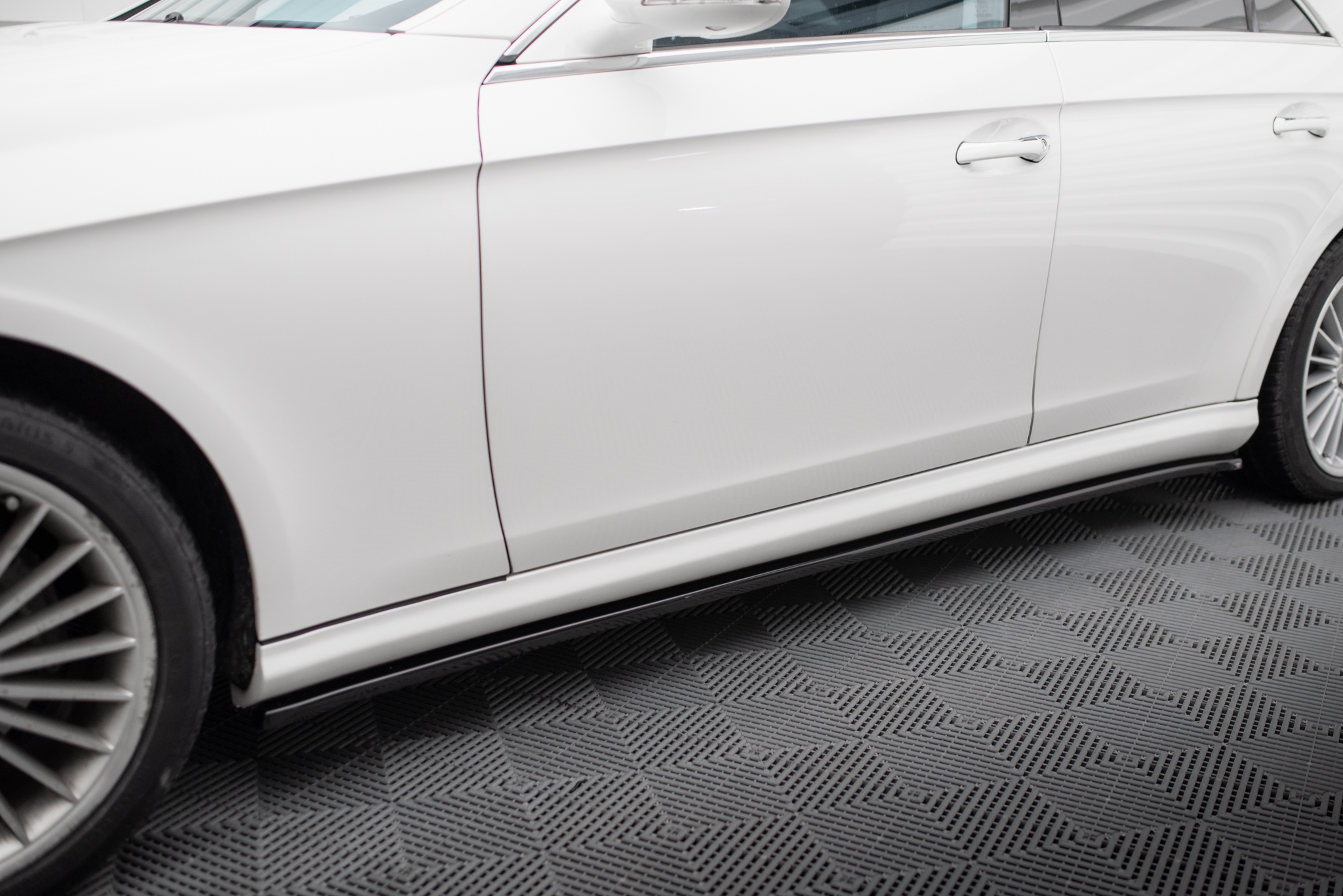 SIDE SKIRTS DIFFUSERS Mercedes CLS C219 55AMG - Image 2