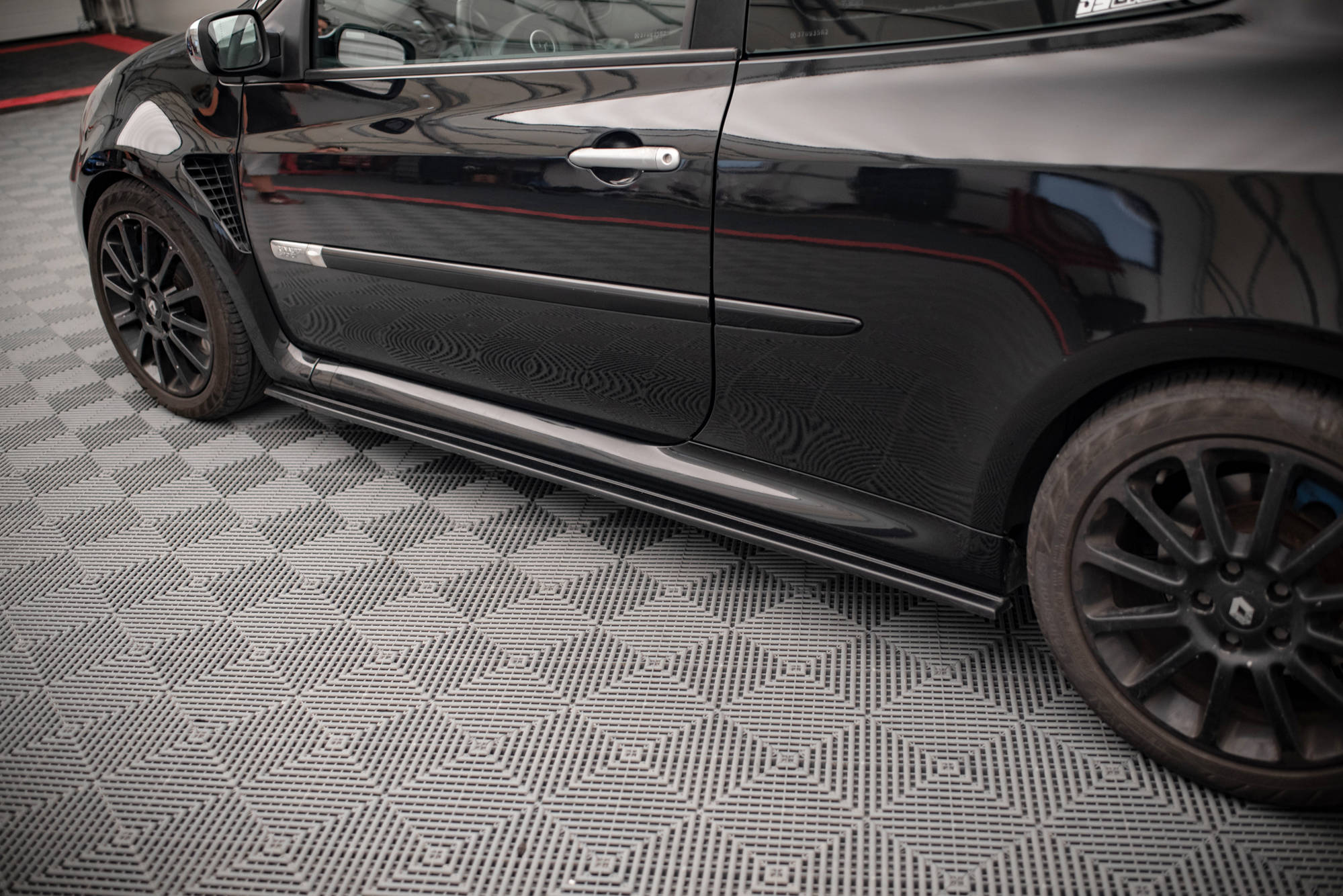 SIDE SKIRTS DIFFUSERS RENAULT CLIO MK3 RS - Image 3