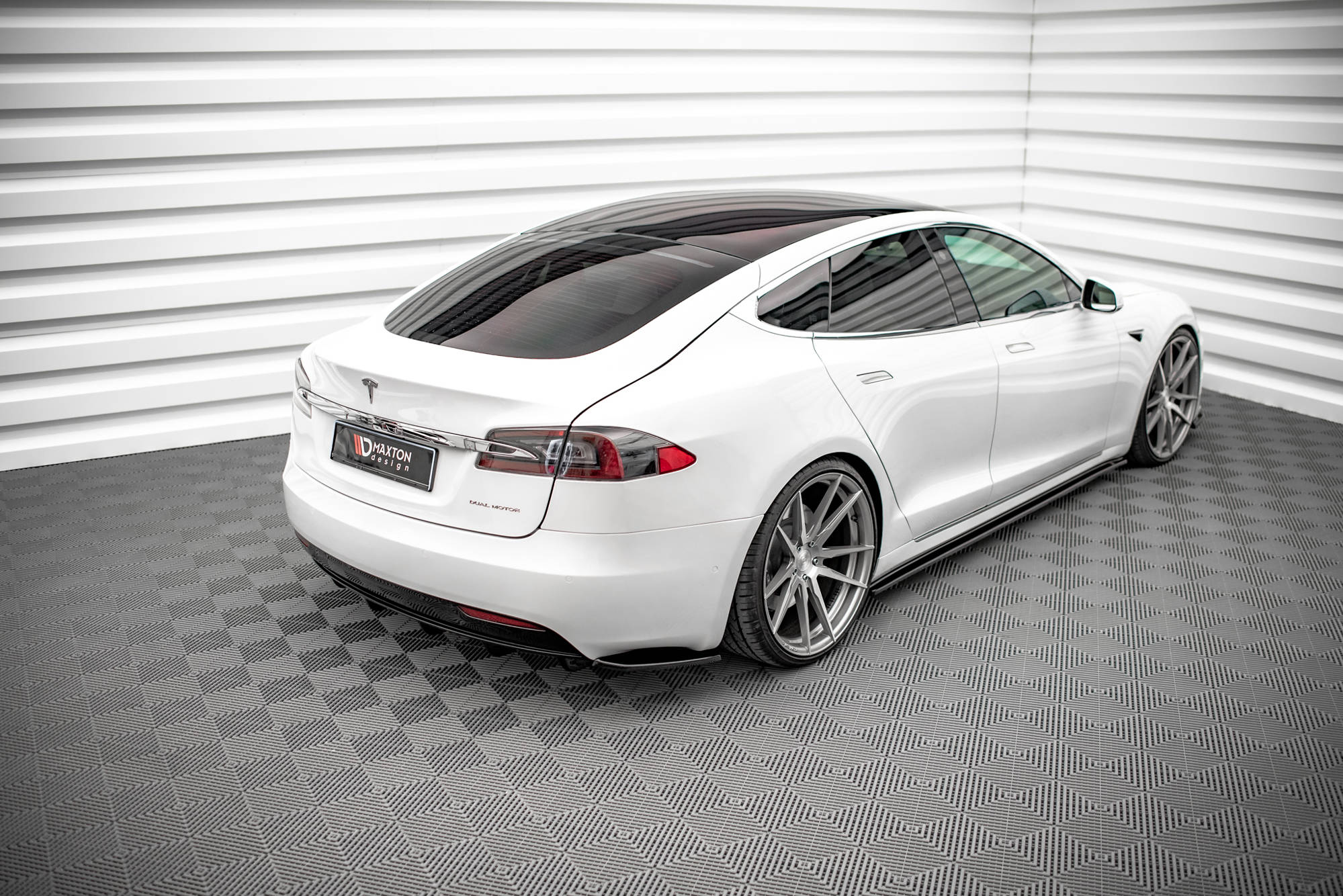 SIDE SKIRTS DIFFUSERS Tesla Model S Facelift - Image 2