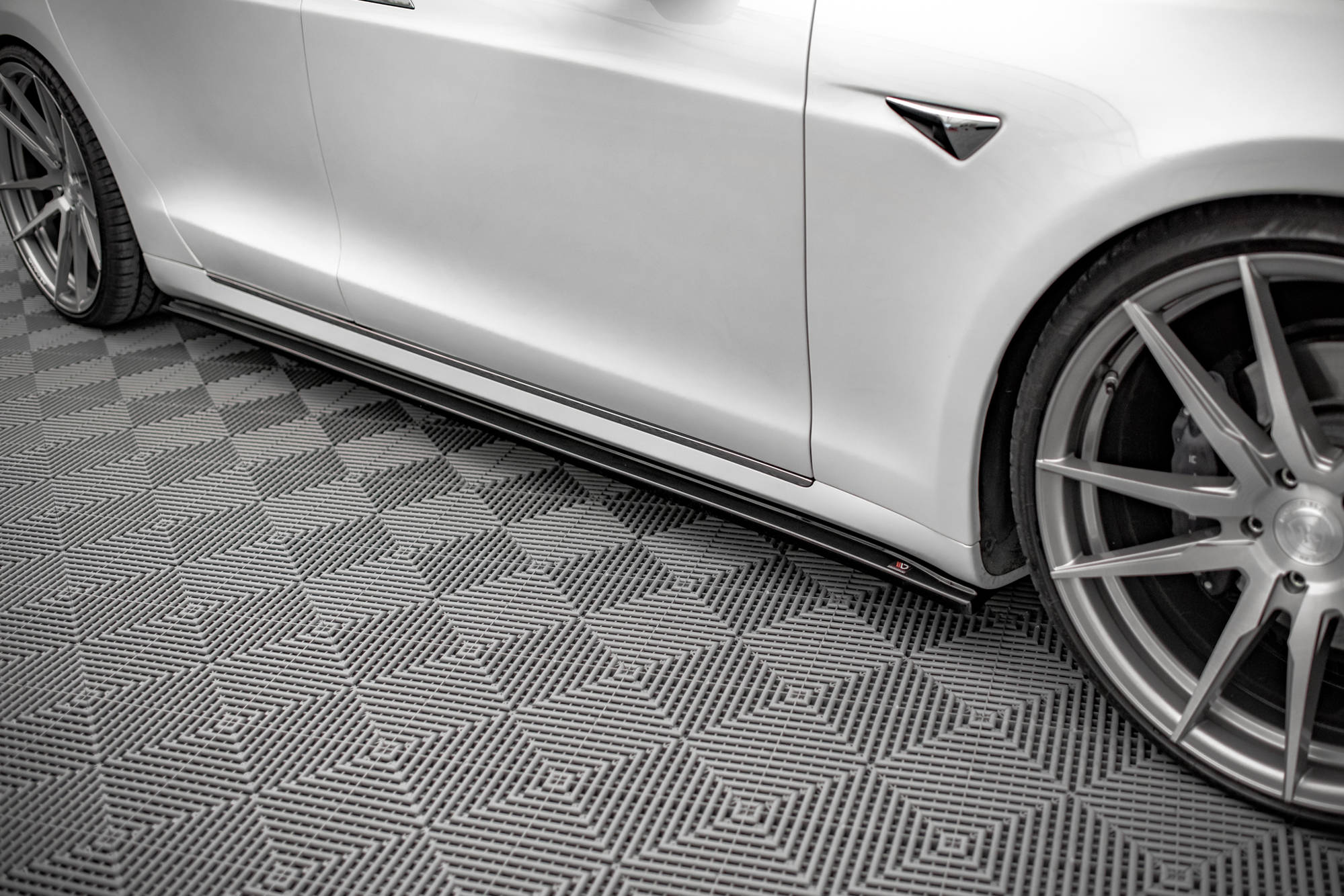 SIDE SKIRTS DIFFUSERS Tesla Model S Facelift - Image 3