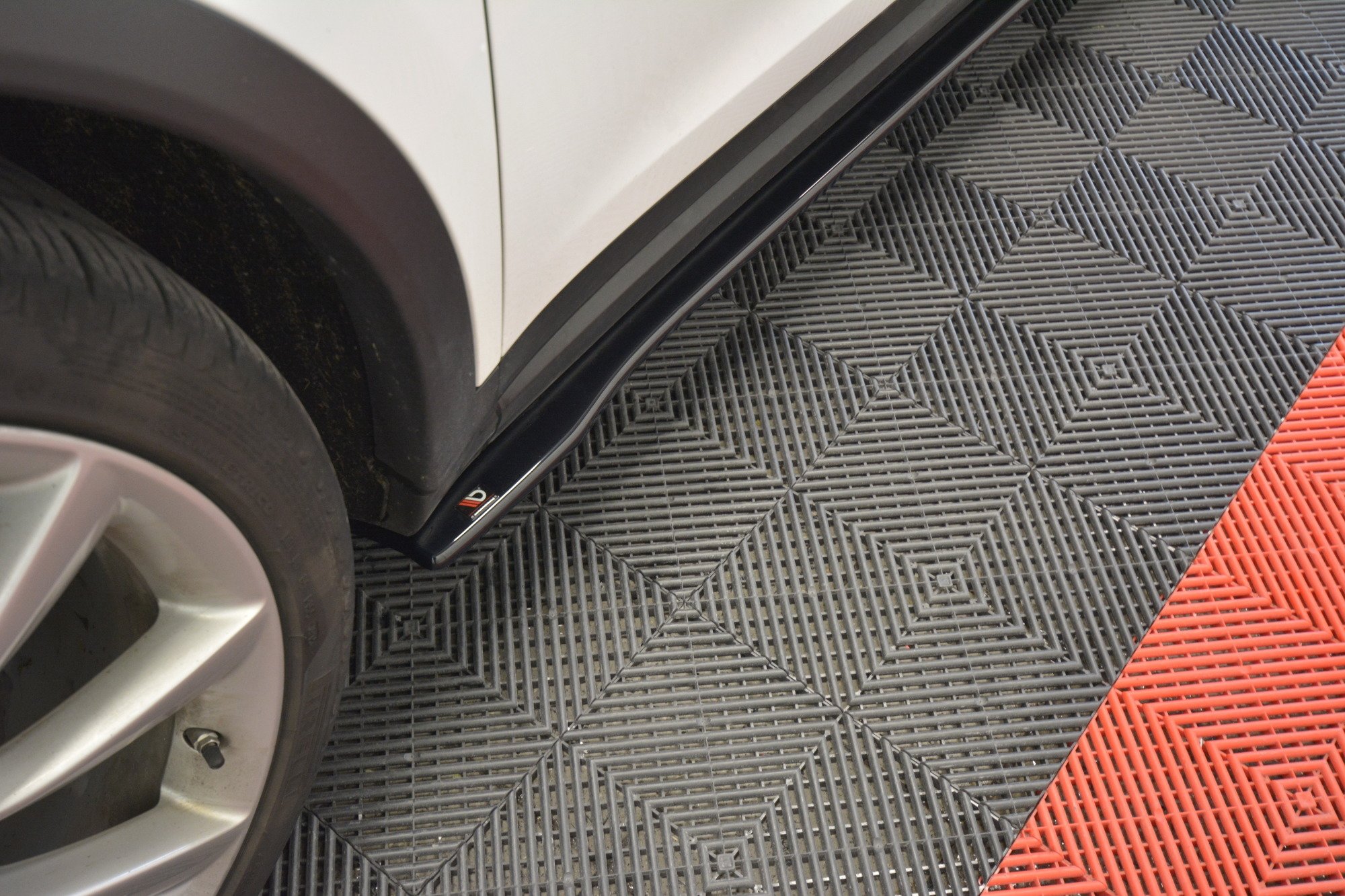 SIDE SKIRTS DIFFUSERS V.2 TESLA MODEL X - Image 2