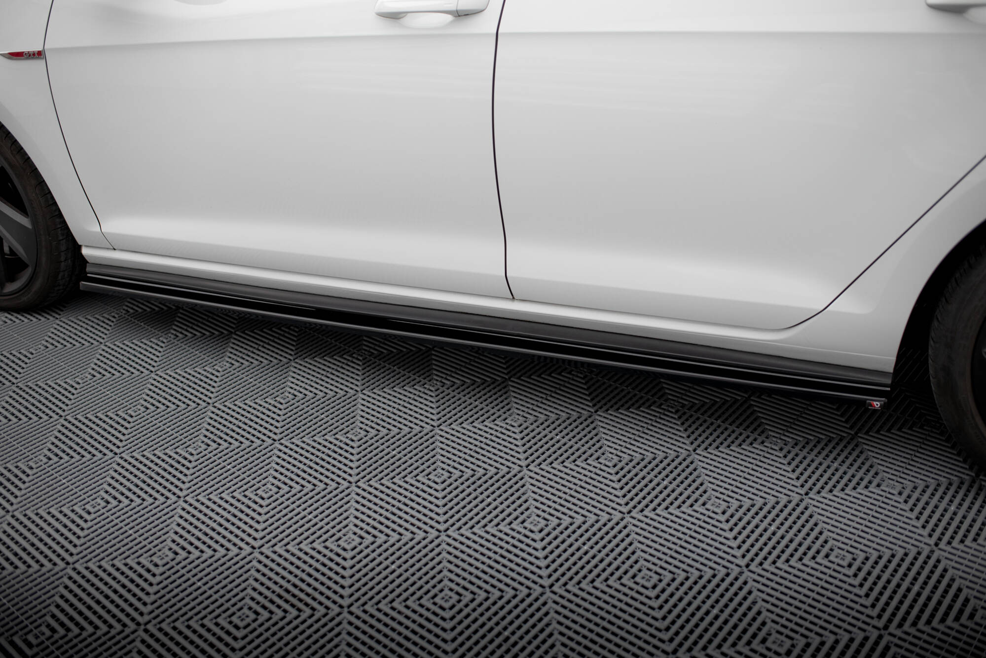 SIDE SKIRTS DIFFUSERS VW GOLF VII GTI PREFACE/FACELIFT (wide) - Image 3
