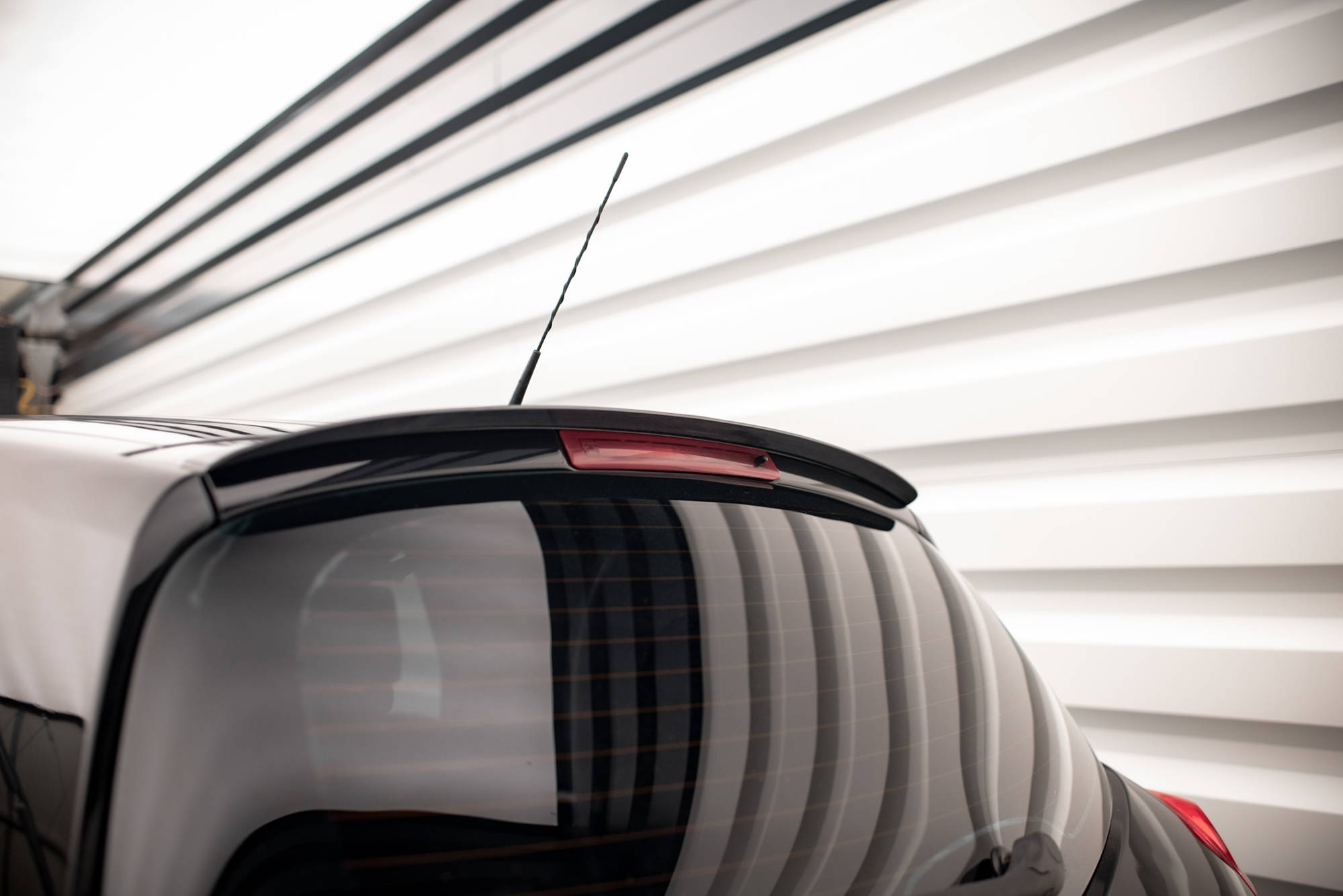 SPOILER CAP RENAULT CLIO MK3 RS - Image 2