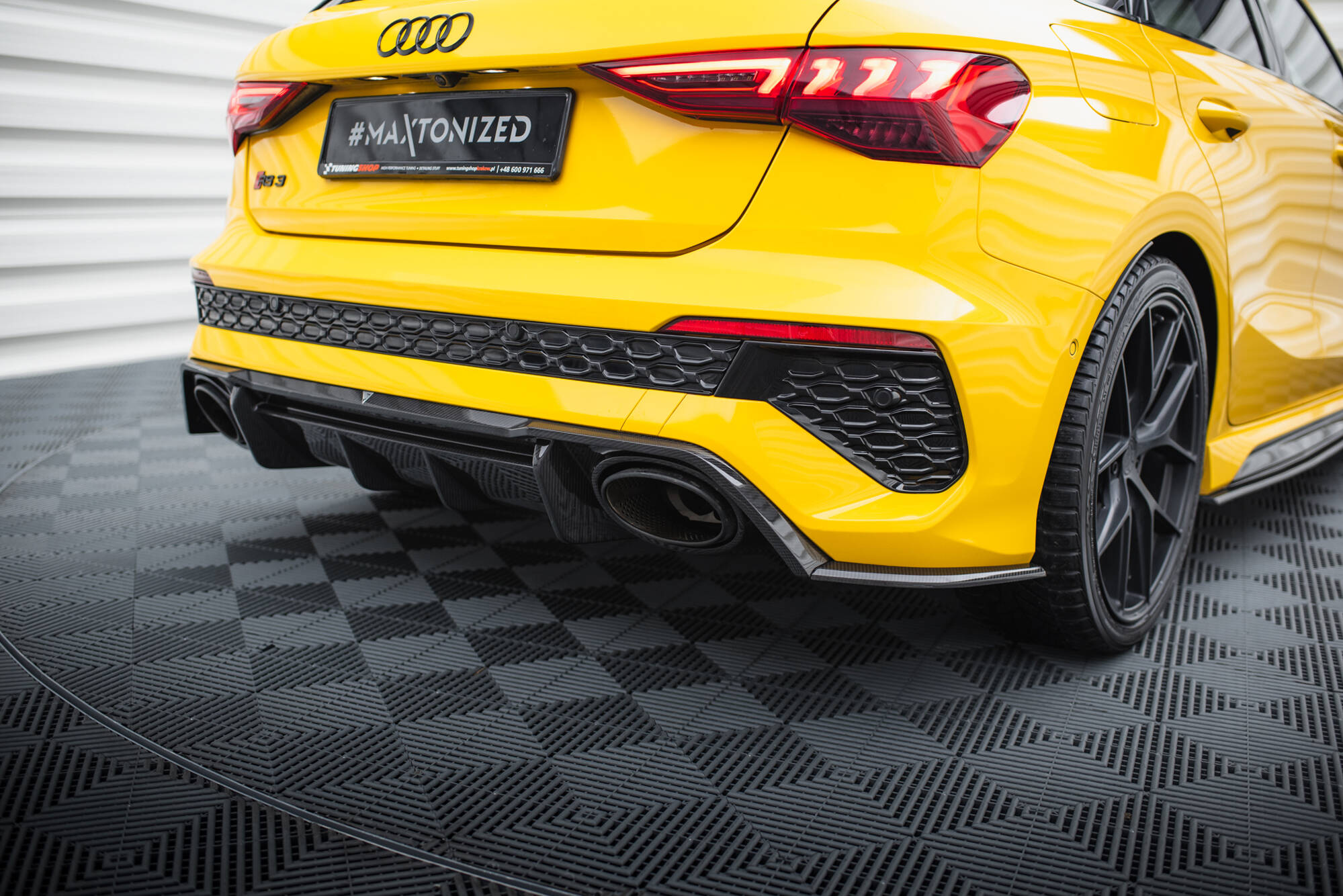 Set od Prepreg Carbon Splitters Audi RS3 8Y Sportback - Image 15