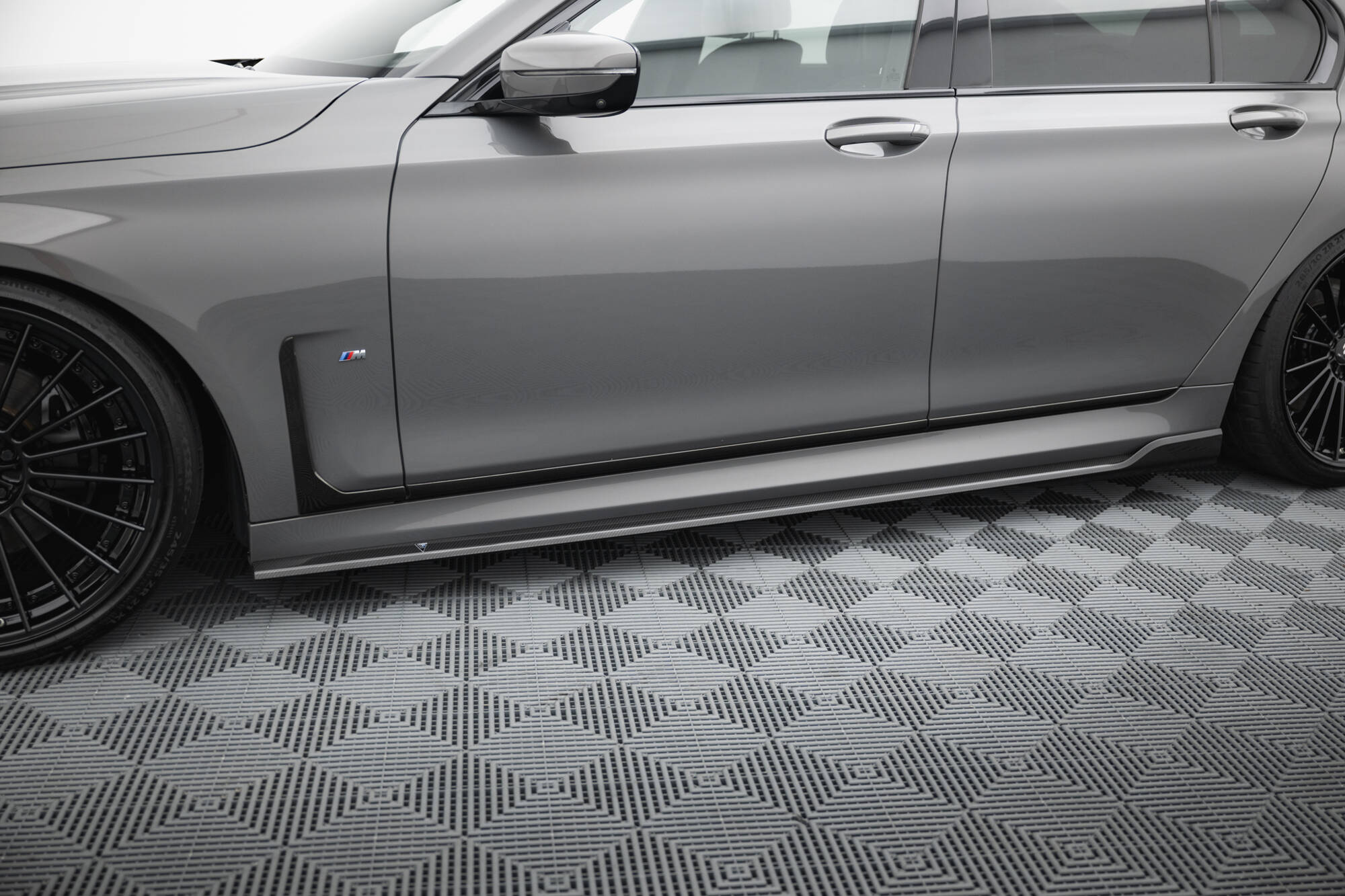 Set of Prepreg Carbon Fiber Splitters BMW 7 M-Pack G11 Facelift - Image 6