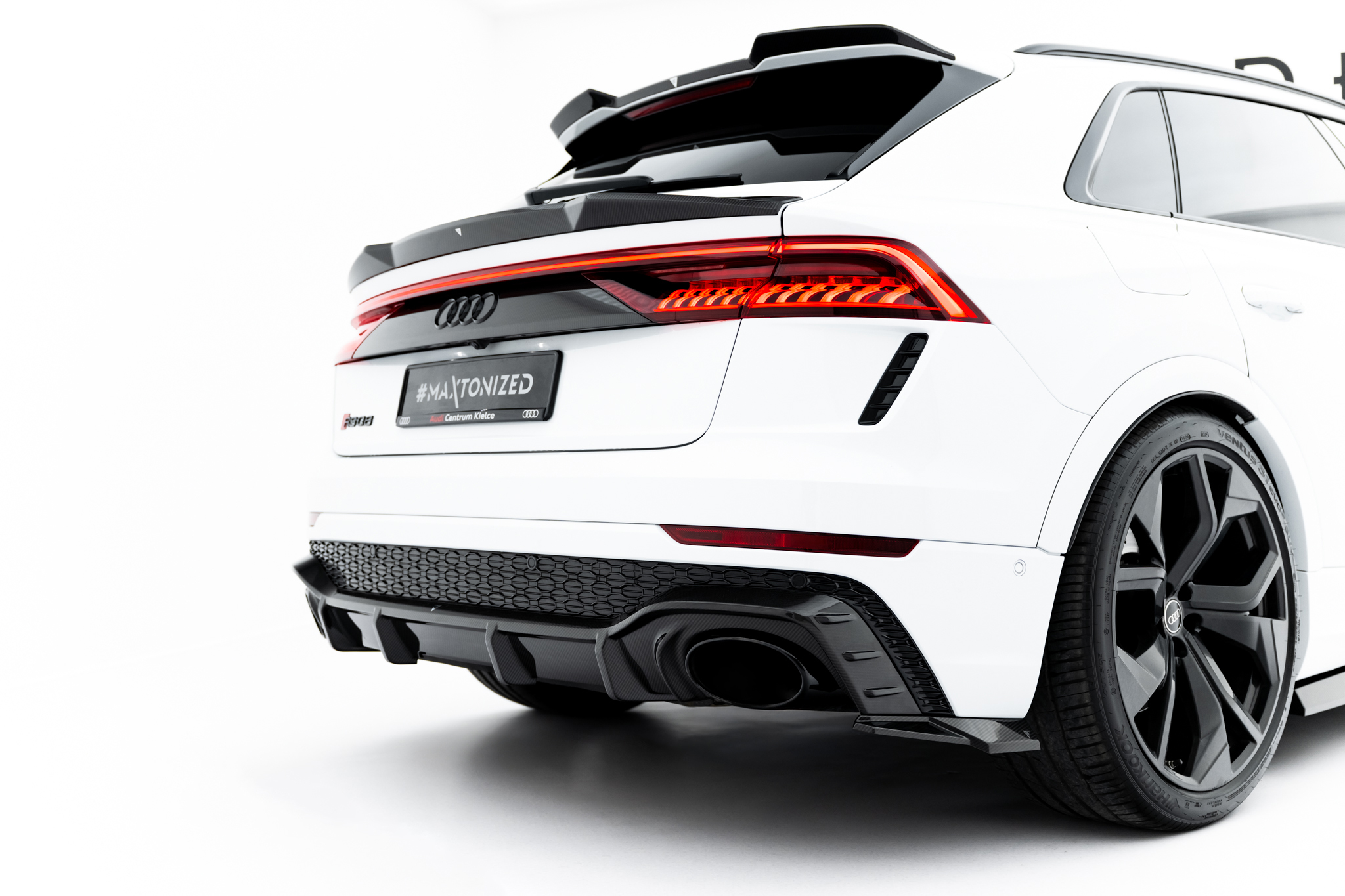 Set of Prepreg Carbon Splitters Audi RSQ8 Mk1 - Image 12
