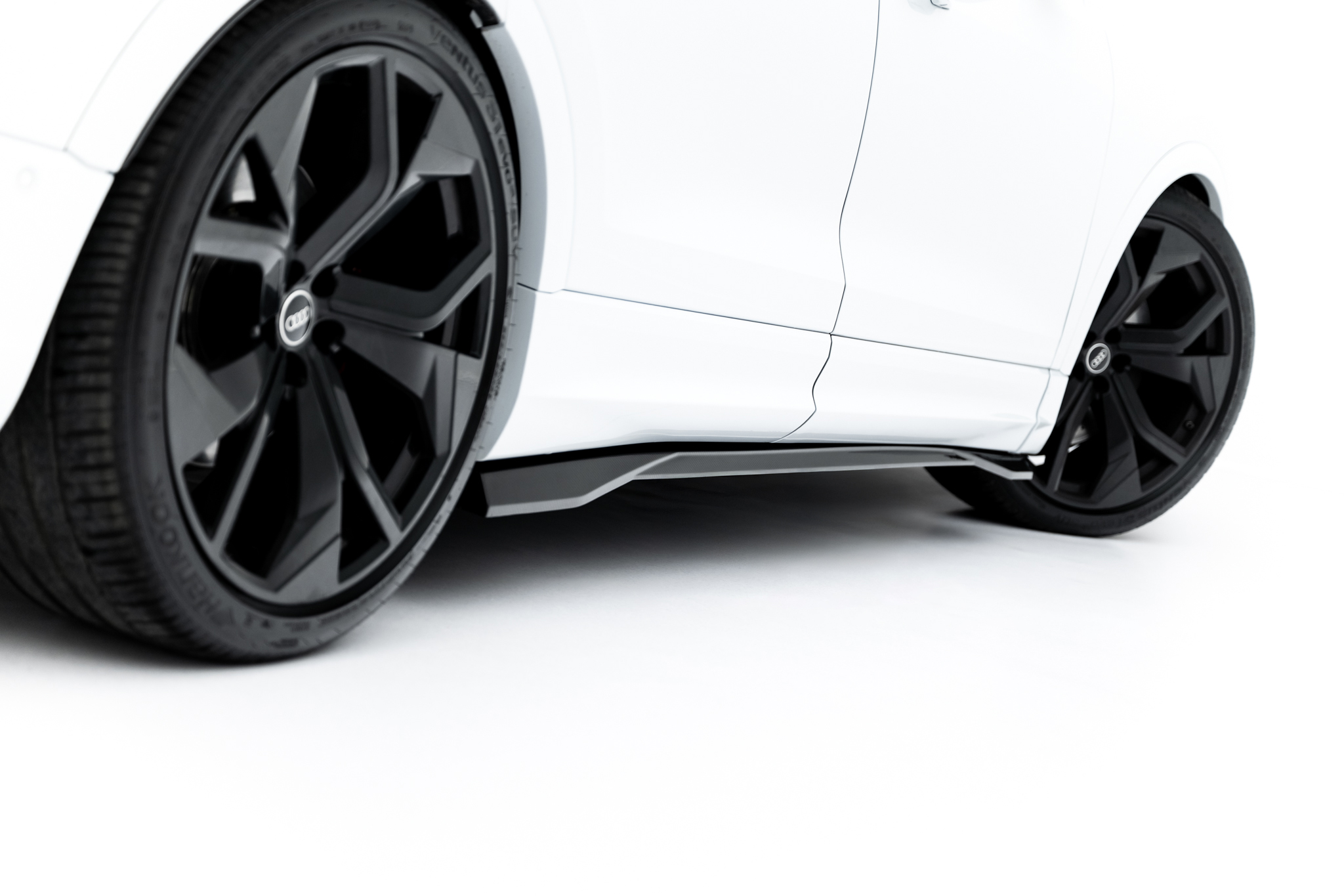 Set of Prepreg Carbon Splitters Audi RSQ8 Mk1 - Image 10