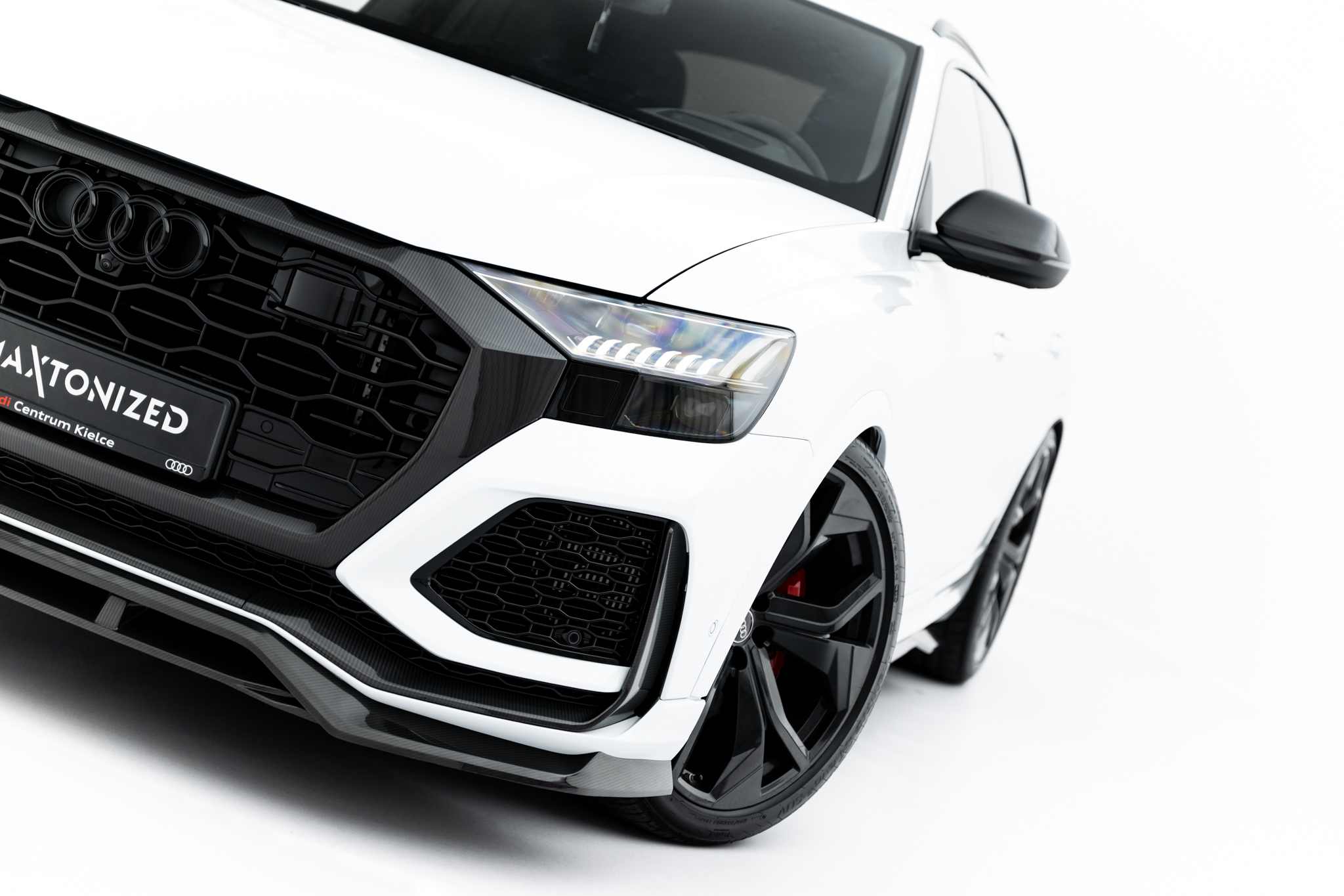 Set of Prepreg Carbon Splitters Audi RSQ8 Mk1 - Image 5