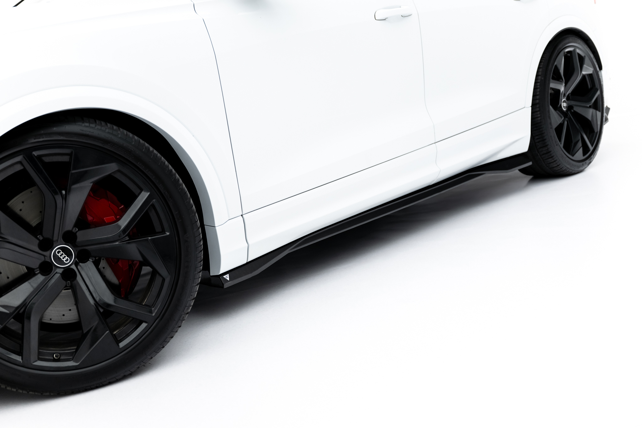 Set of Prepreg Carbon Splitters Audi RSQ8 Mk1 - Image 9