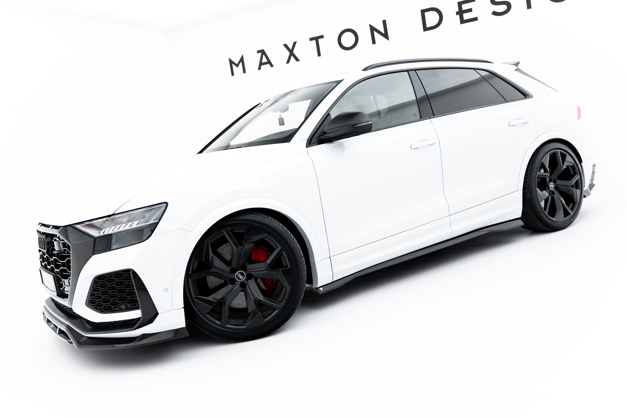 Set of Prepreg Carbon Splitters Audi RSQ8 Mk1