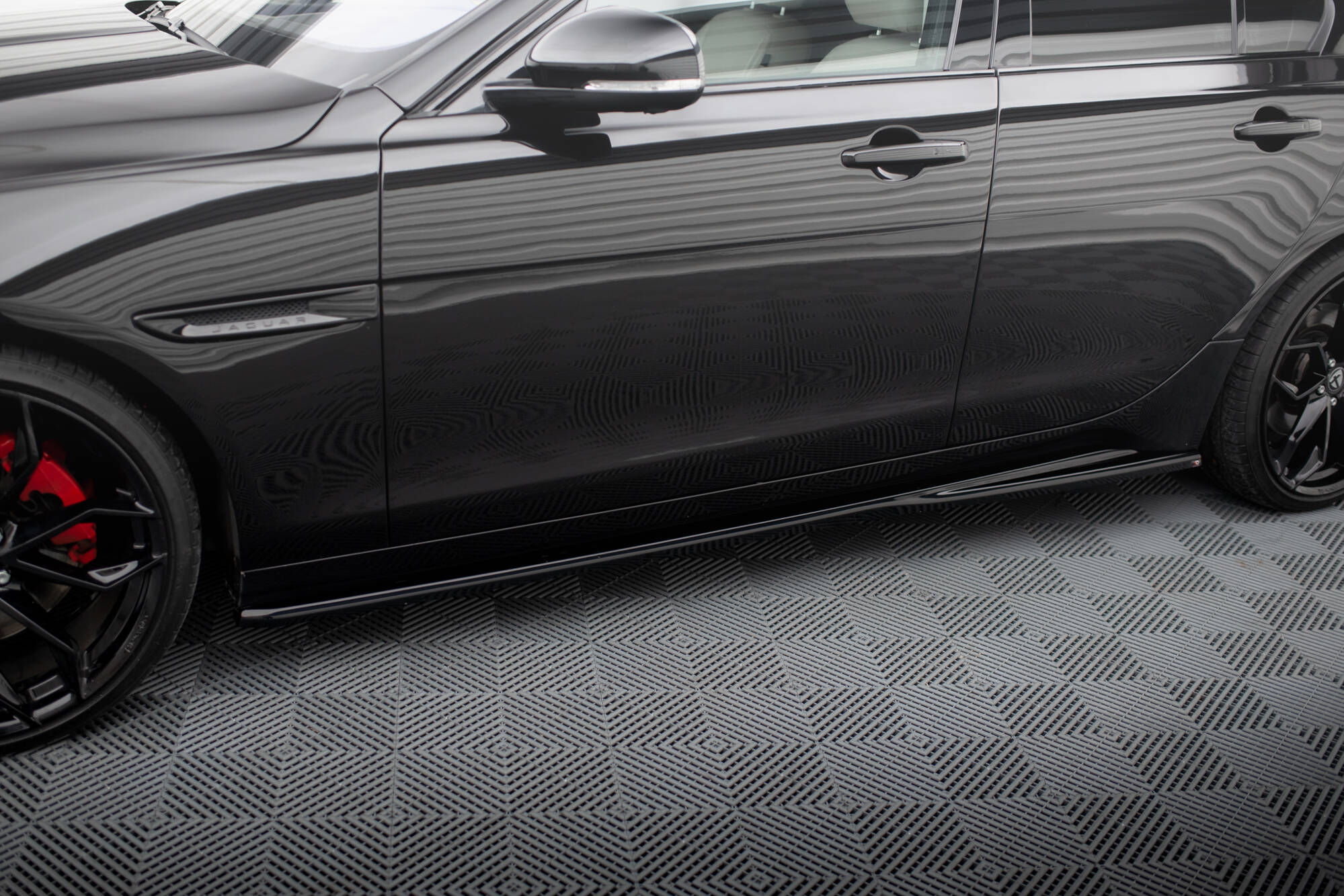 Set of Splitters Jaguar XE X760 Facelift - Image 5