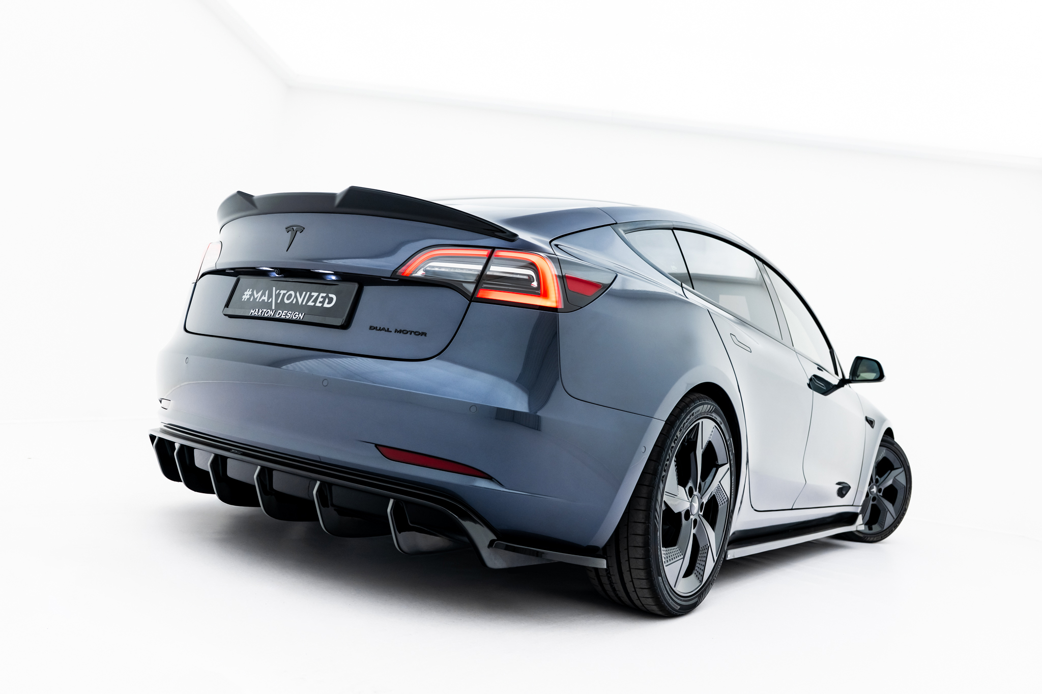 Set of Splitters Tesla Model 3 - Image 9