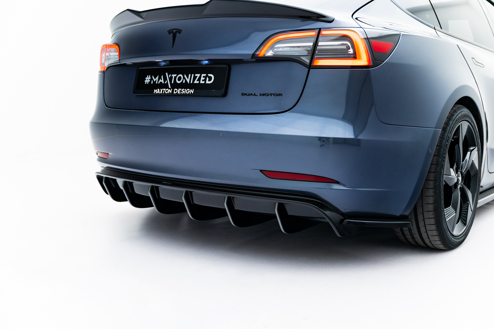 Set of Splitters Tesla Model 3 - Image 13