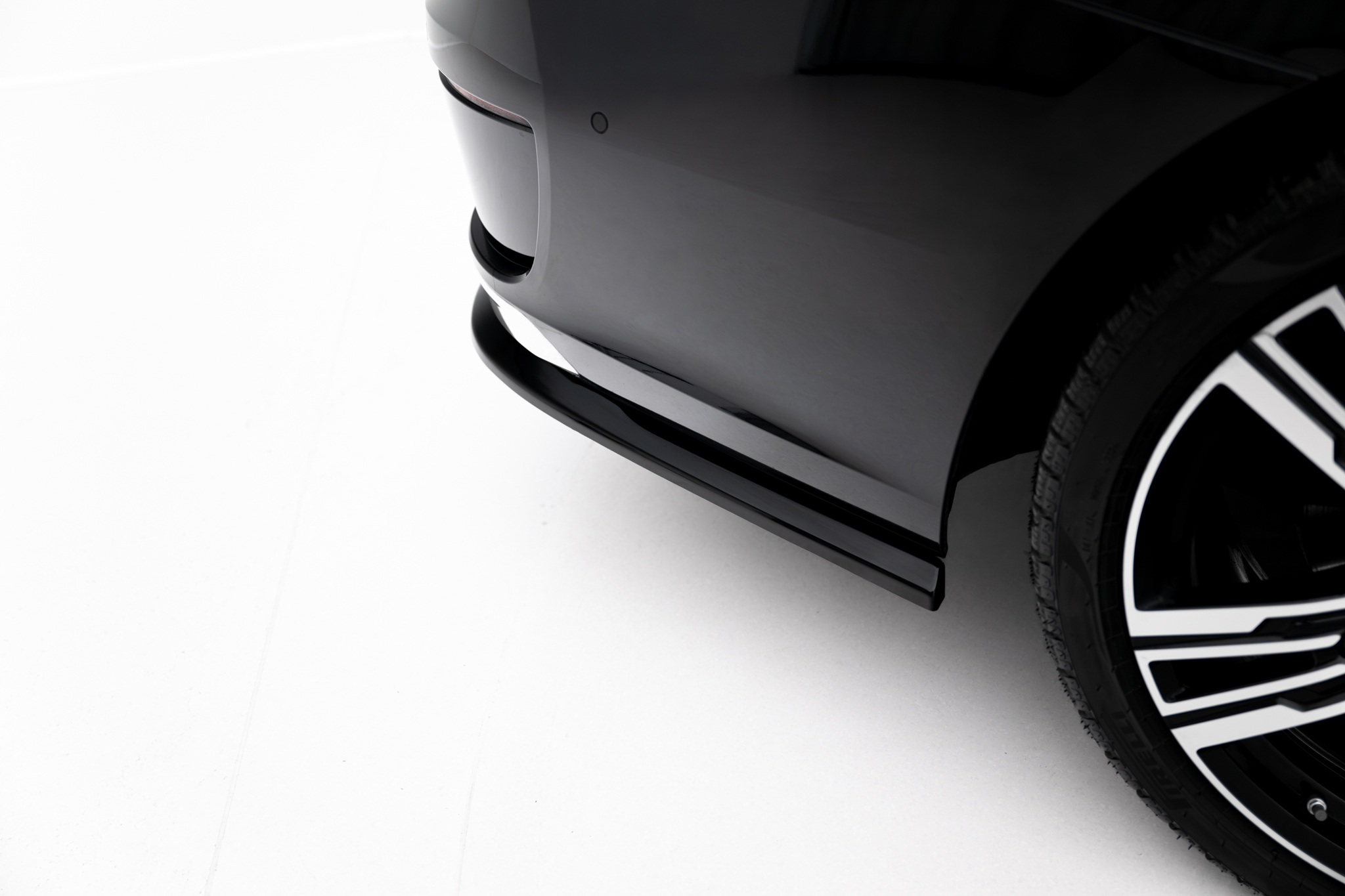 Set of Splitters V.1 BMW 7 G70 - Image 10