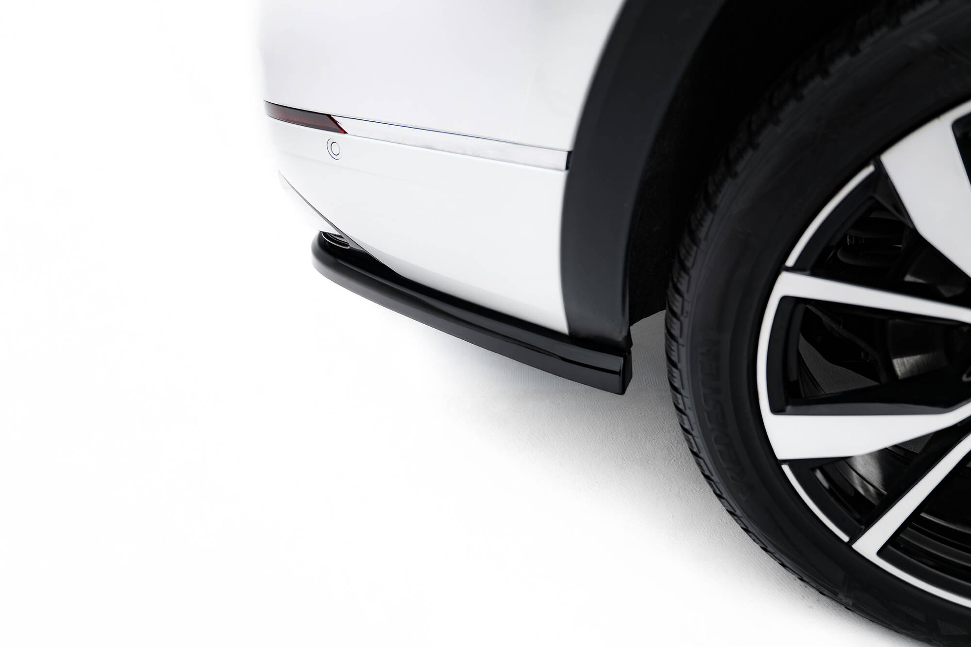 Set of Splitters Volkswagen Atlas R-Line Mk1 Facelift 2 - Image 7