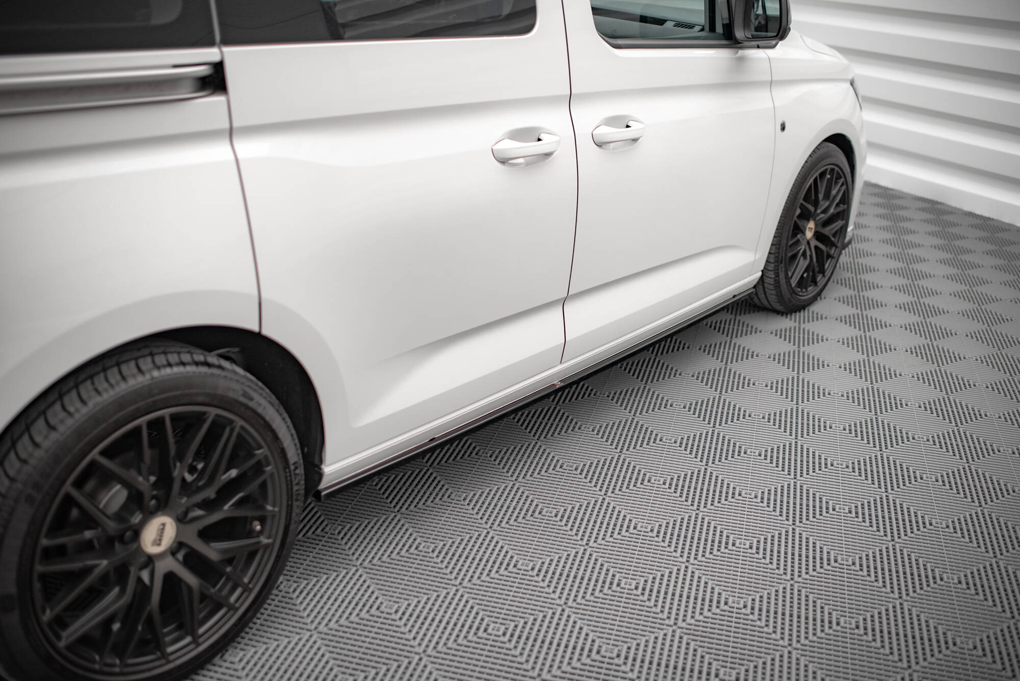 Set of Splitters Volkswagen Caddy Mk5 - Image 6
