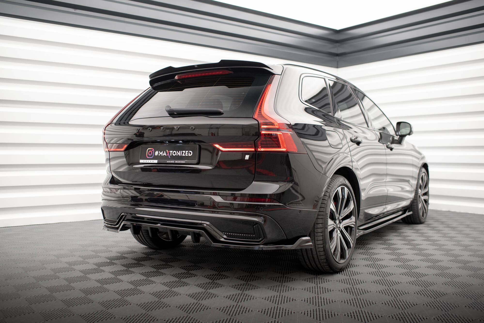 Set of Splitters Volvo XC60 R-Design Mk2 Facelift - Image 7