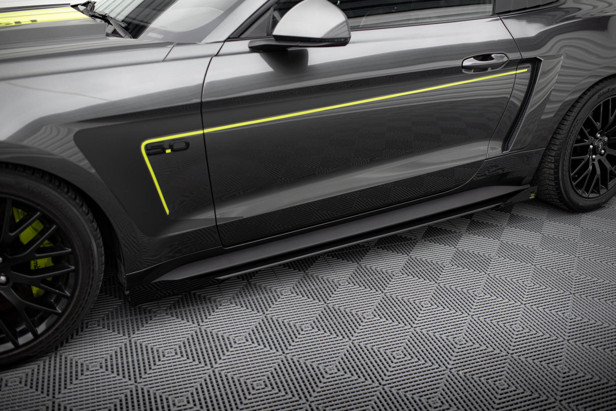 Side Flaps Ford Mustang GT Mk6 - Image 3