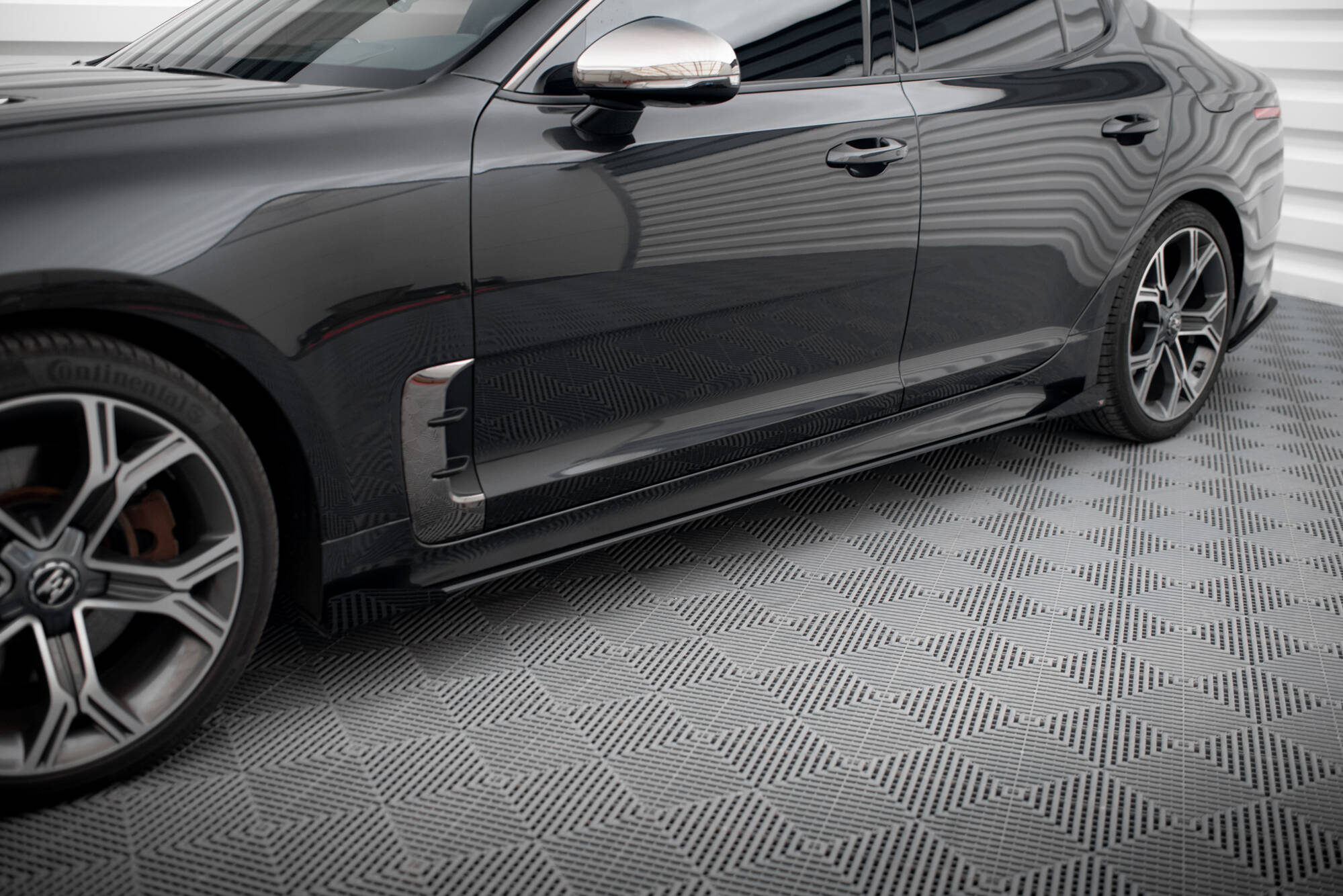 Side Flaps Kia Stinger GT / GT-Line / Standard Mk1 - Image 2