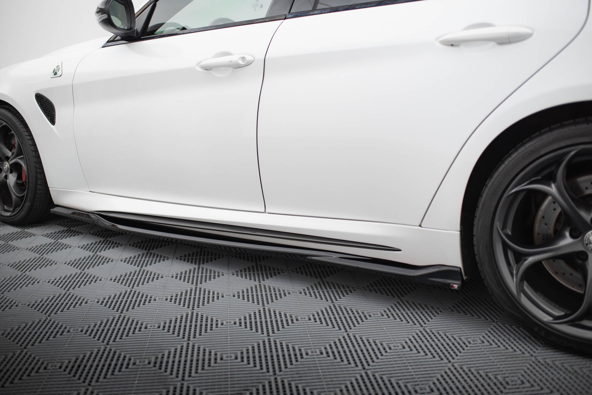 Side Skirts Diffusers Alfa Romeo Giulia Quadrifoglio - Image 3