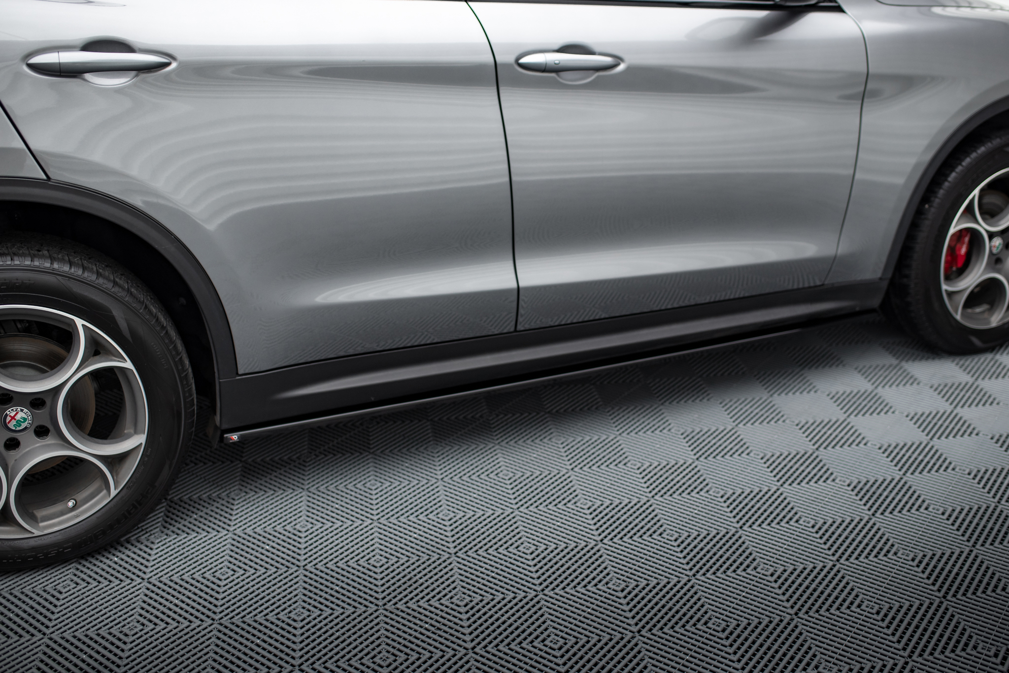 Side Skirts Diffusers Alfa Romeo Stelvio Mk1 - Image 2