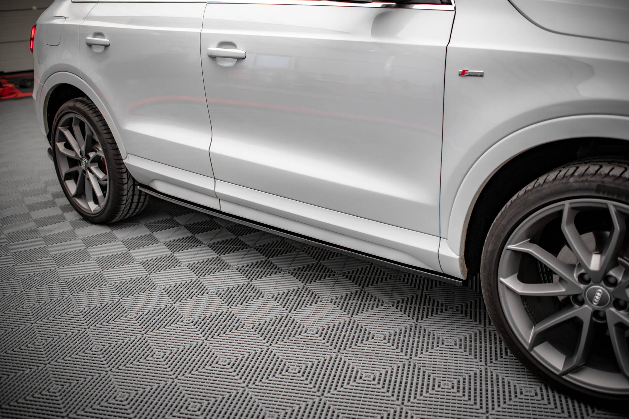 Side Skirts Diffusers Audi Q3 Sport 8U Facelift - Image 2