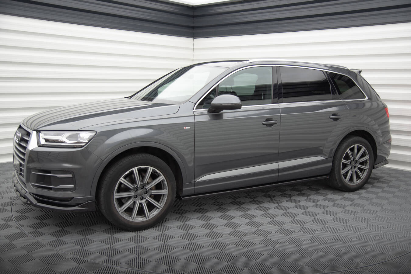 Side Skirts Diffusers Audi Q7 Mk2 - Image 2