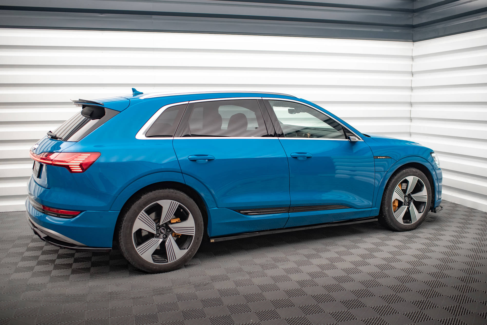 Side Skirts Diffusers Audi e-tron - Image 2